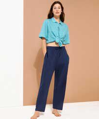 Solid Unisex-Hose aus Leinenjersey Marineblau Frauen Vorderansicht getragen
