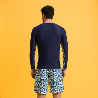 Camiseta de baño de manga larga con protección solar y estampado Turtles Leopard para hombre Thalassa vista trasera desgastada
