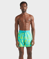 Men Ultra-light and packable Flocked Swim Shorts Tropical Turtle Disco green 正面穿戴视图