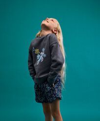 Sudadera con cuello redondo de color liso para niña Heather anthracite vista frontal desgastada
