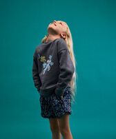 Sudadera con cuello redondo de color liso para niña Heather anthracite vista frontal desgastada