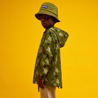 Giacca a vento bambino con cappuccio Ronde des Tortues Camo Cachi vista frontale indossata