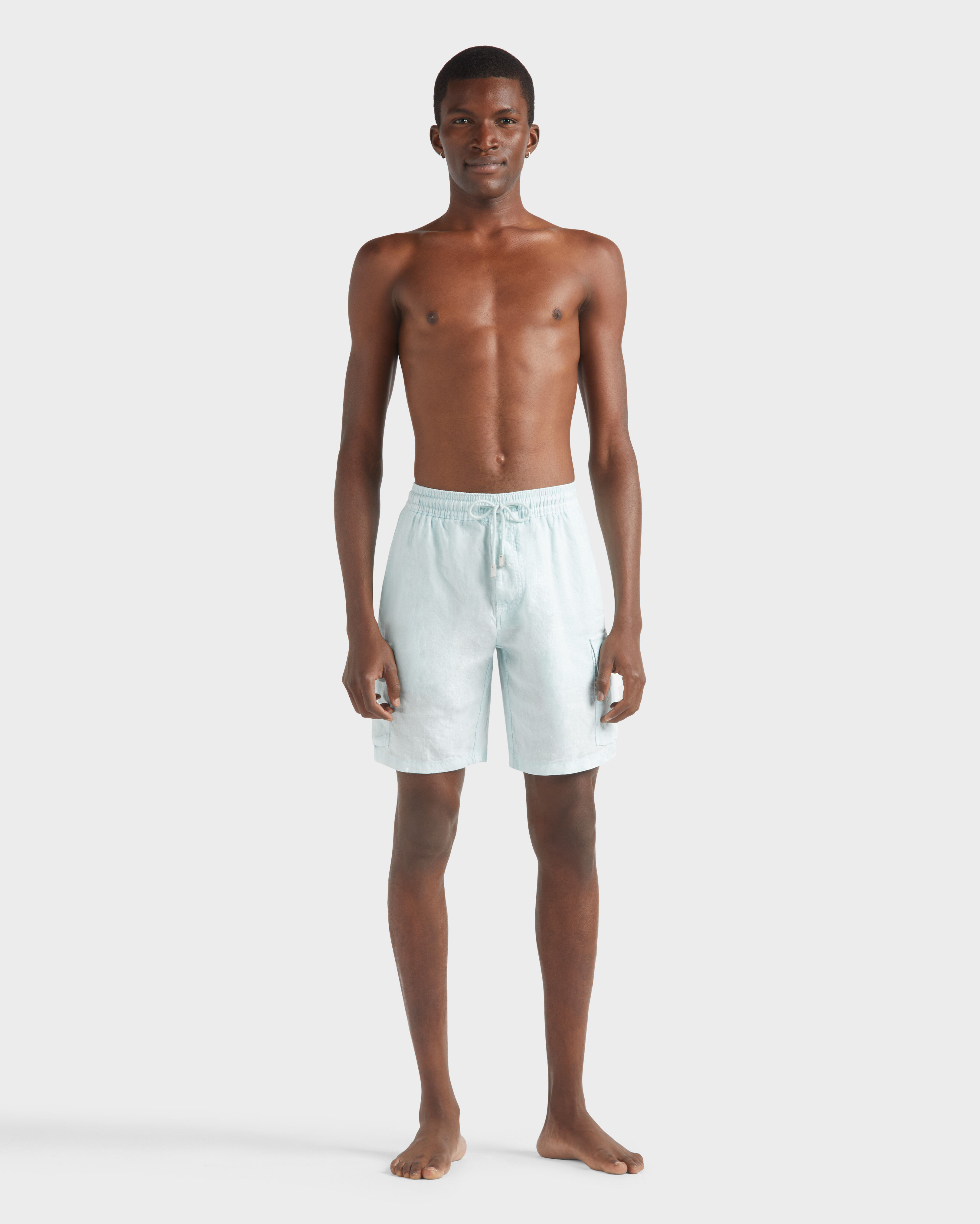 Natural Dye Leinen-Bermudashorts mit Cargotaschen für Herren PAZIFIK BLAU frontworn view