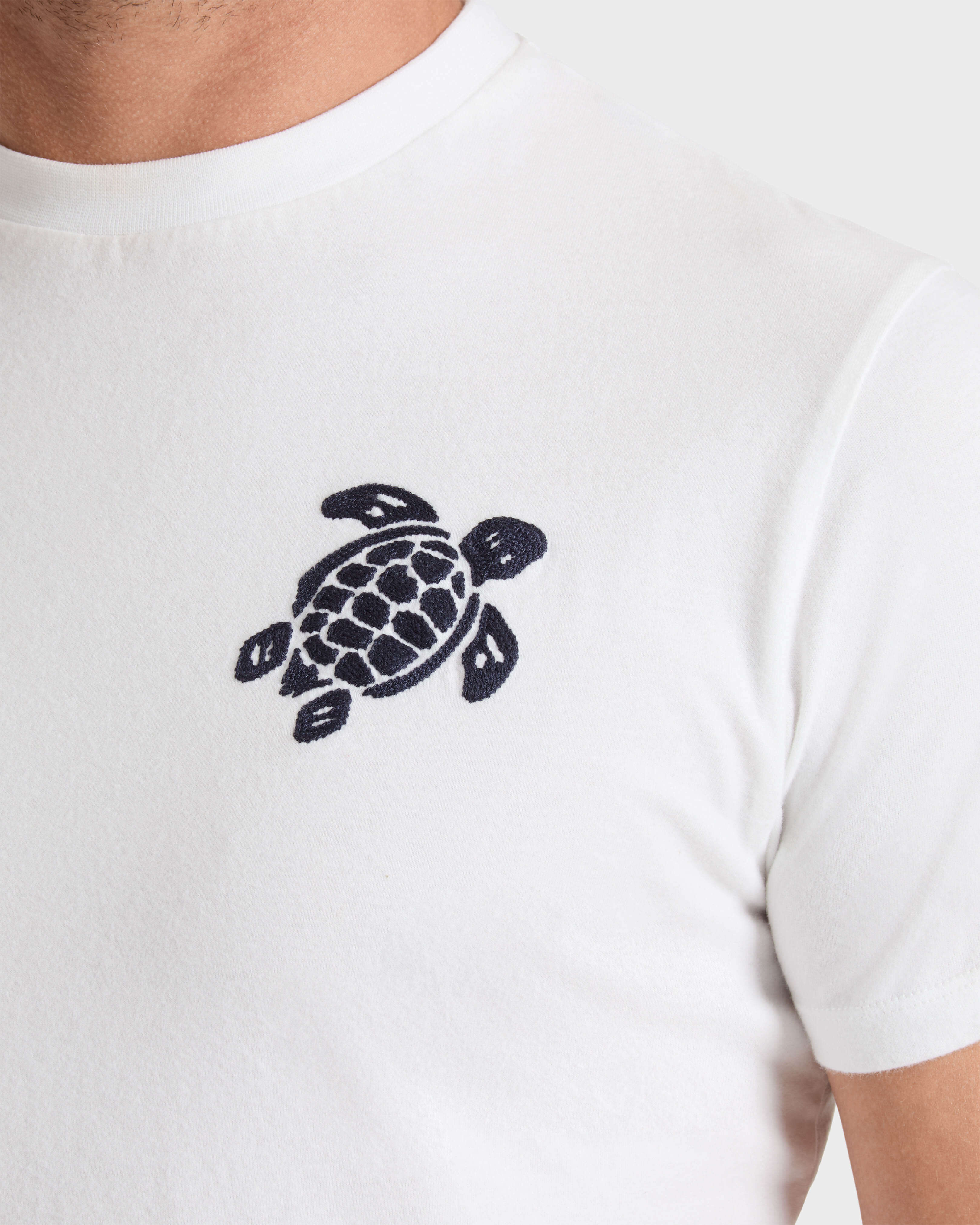 Camiseta de algodón orgánico con tortuga bordada para hombre BLANCO supp1 view