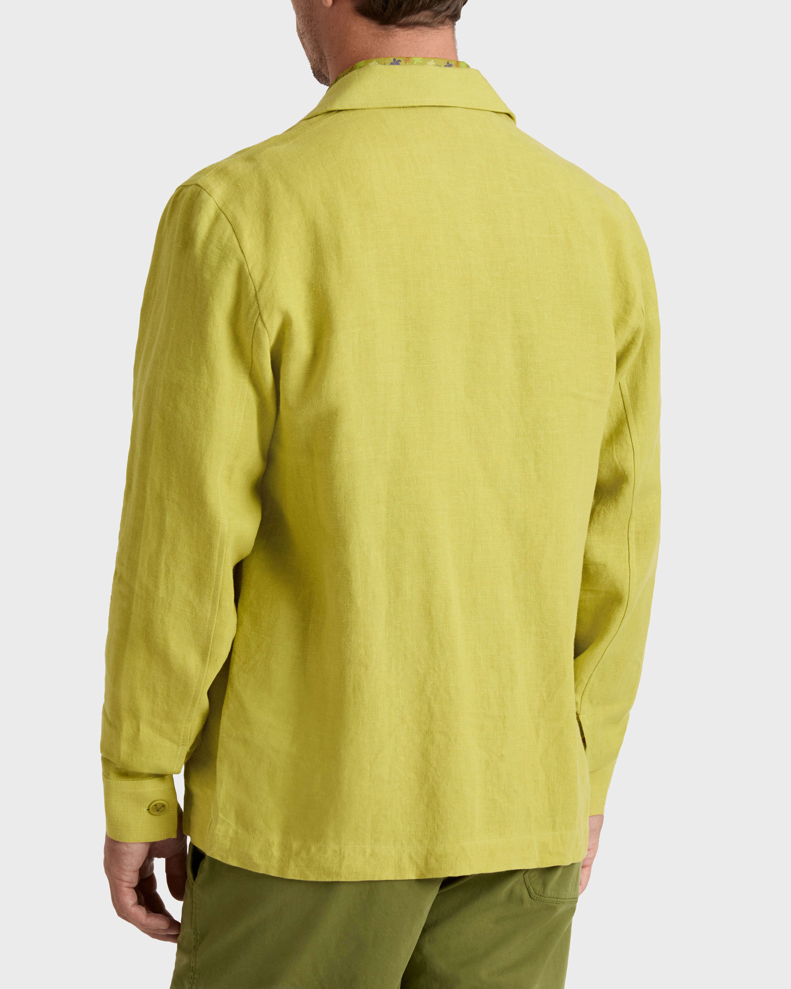 Overshirt uomo in lino tinta unita VERDE PALLIDO backworn view