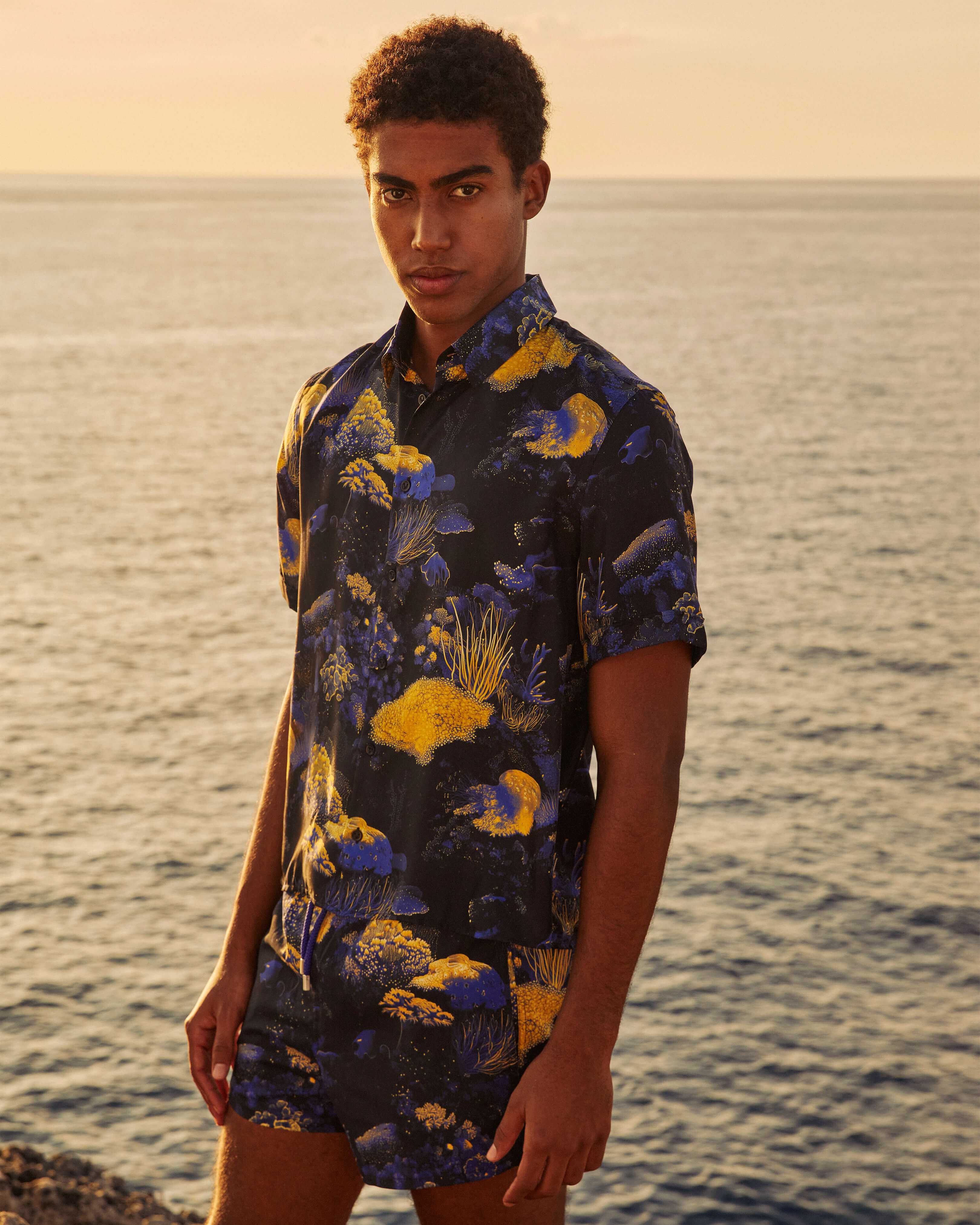 Kurze Coral Reef Stretch-Badeshorts für Herren SCHWARZ look1 view