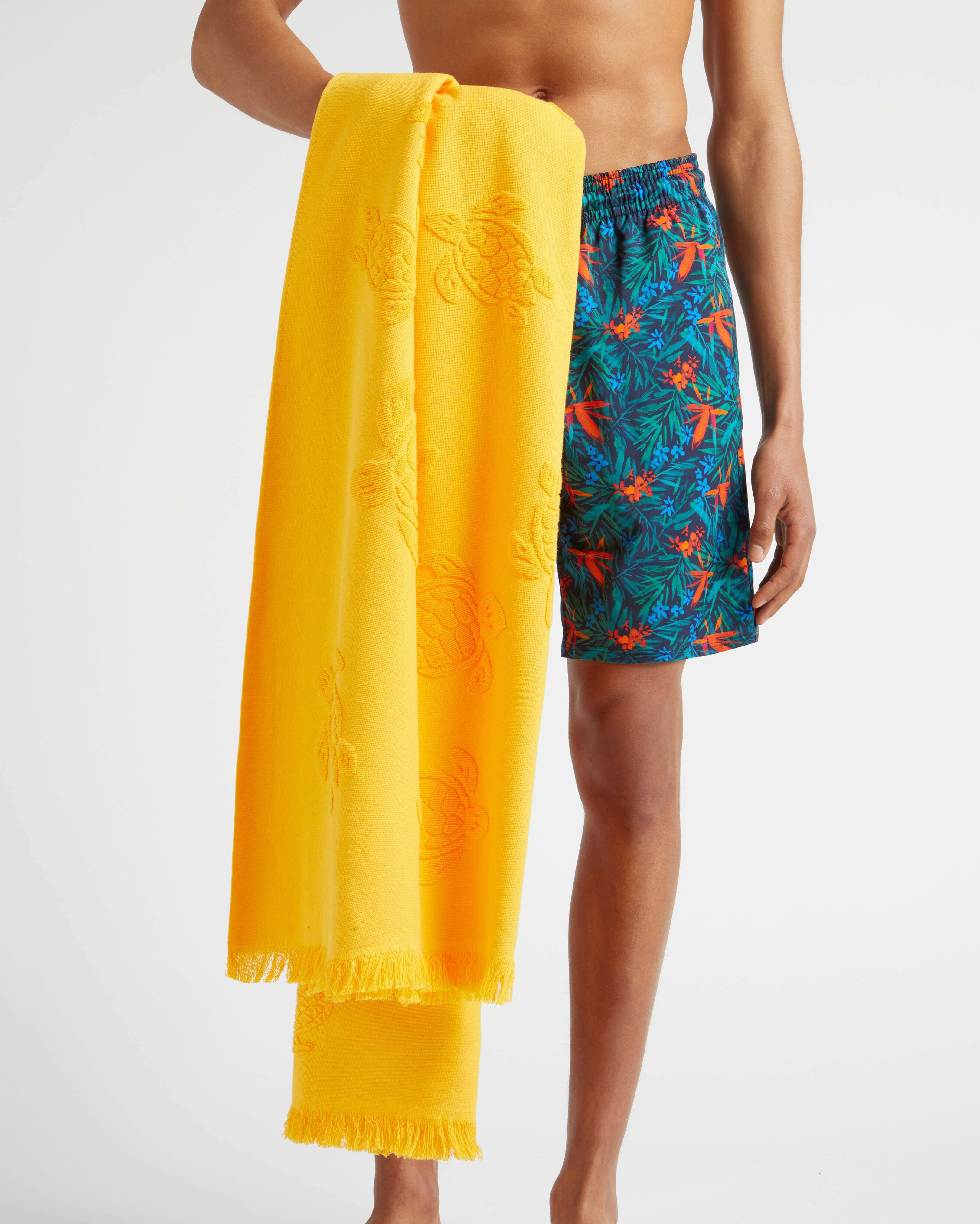 Beach Fouta in Organic Cotton Turtles Jacquard MANGO frontworn view
