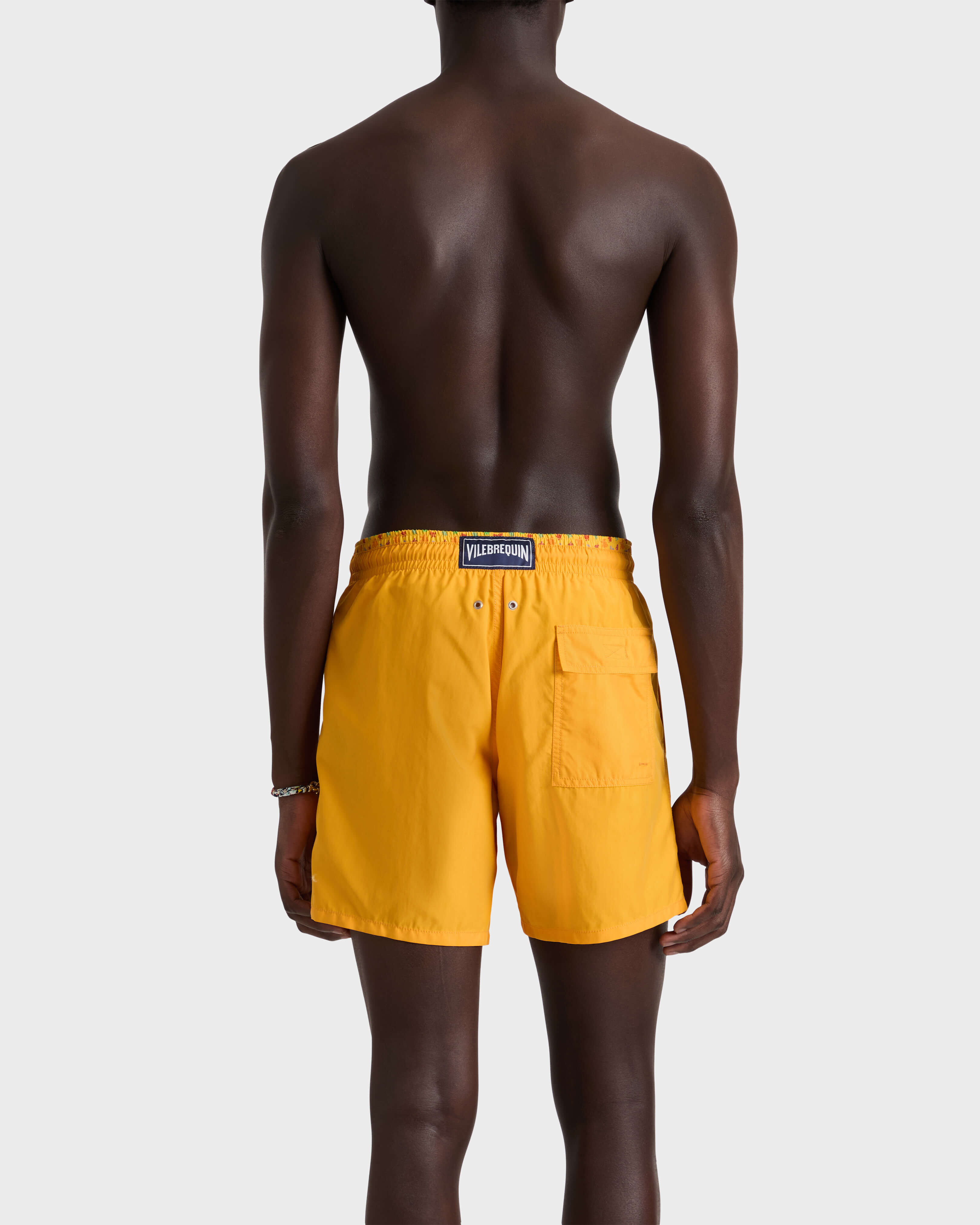 Zweifarbige Micro Ronde des Tortues Badeshorts für Herren MANGO backworn view
