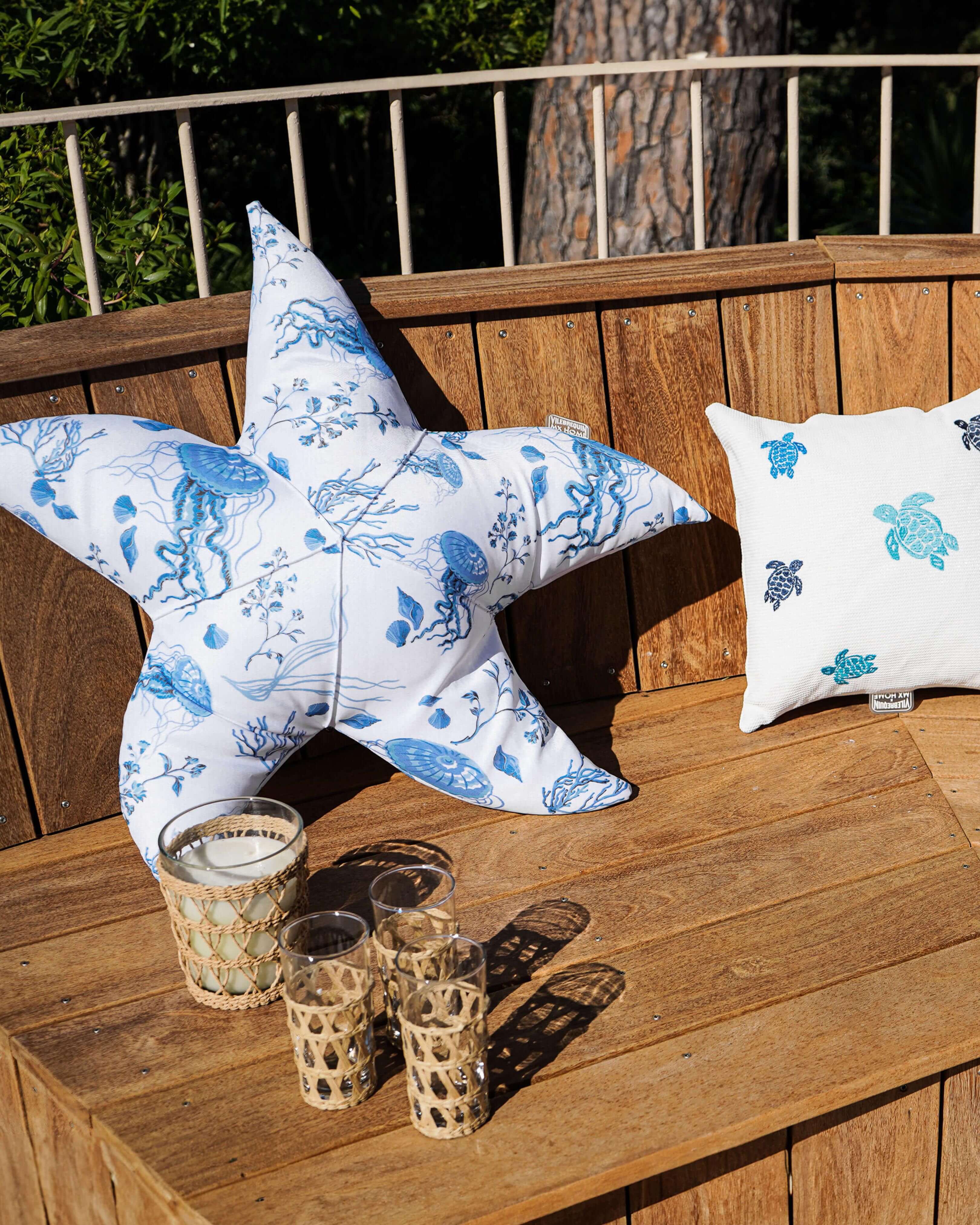 Medusa and Shells Starfish Cushion – VBQ x MX HOME BLANCO supp2 view