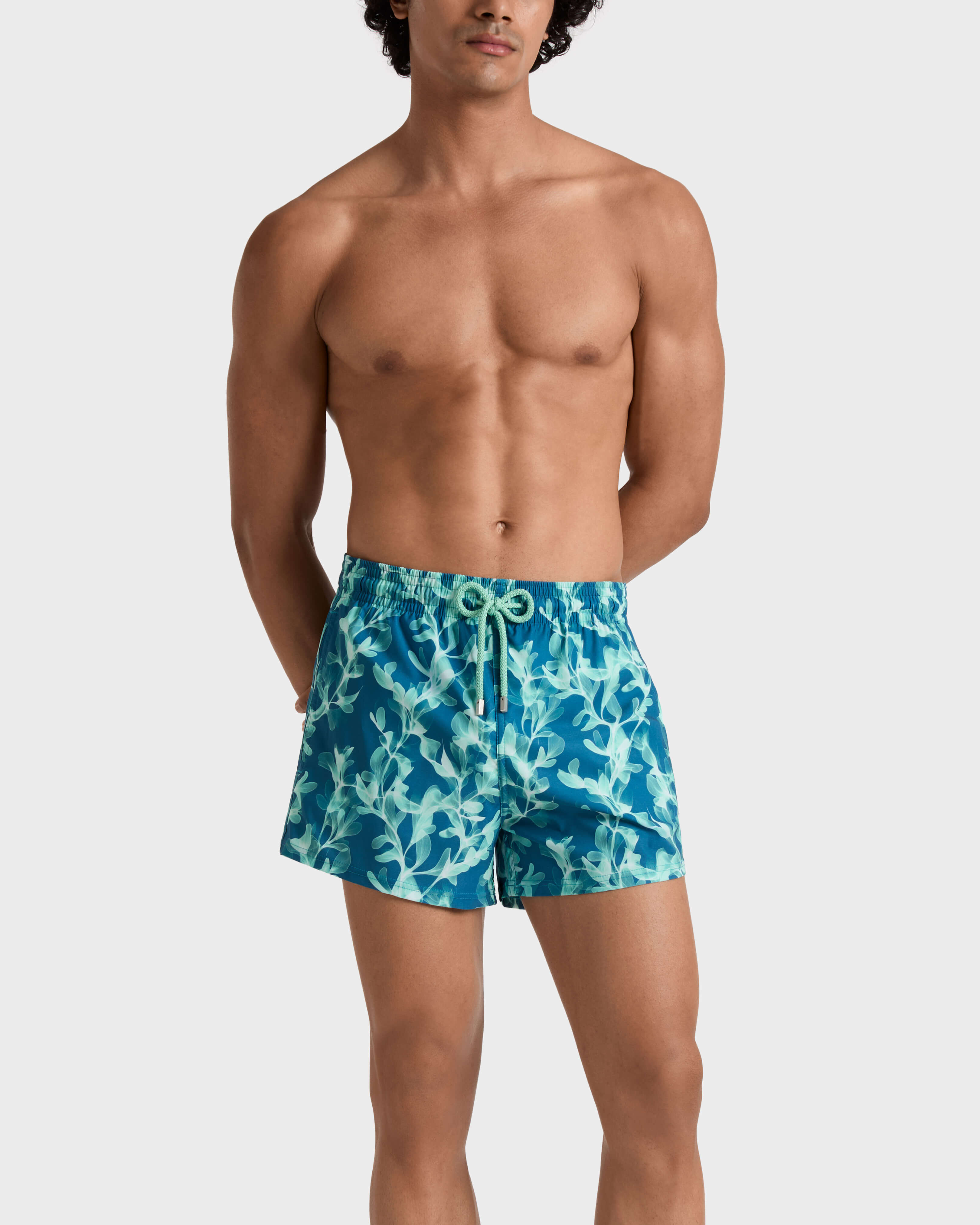 Bañador corto elástico con estampado X-Ray Seaweed para hombre COIN COIN frontworn view