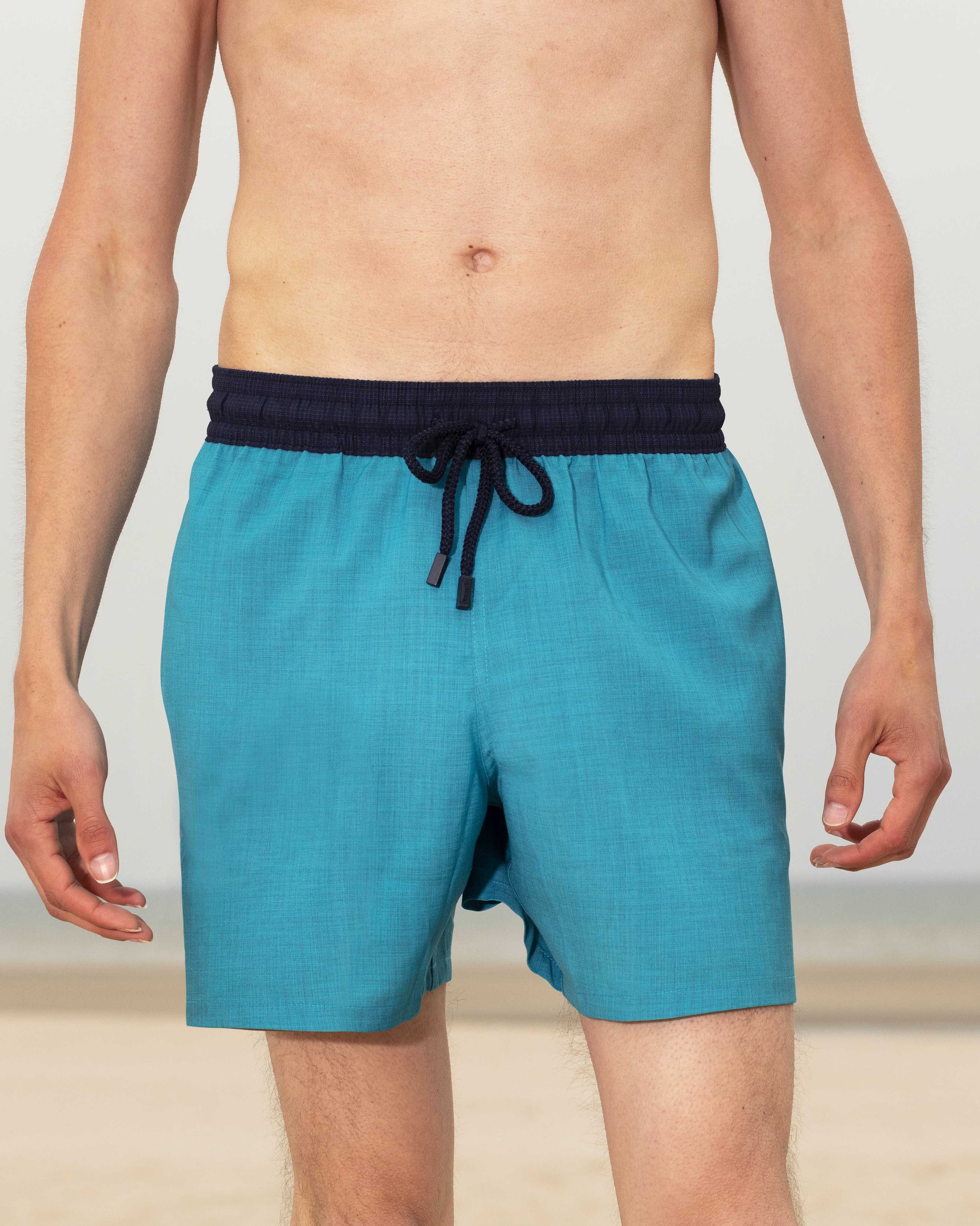 Maillot de bain en laine ultrafine homme Super 120's AZUR lifestyle view