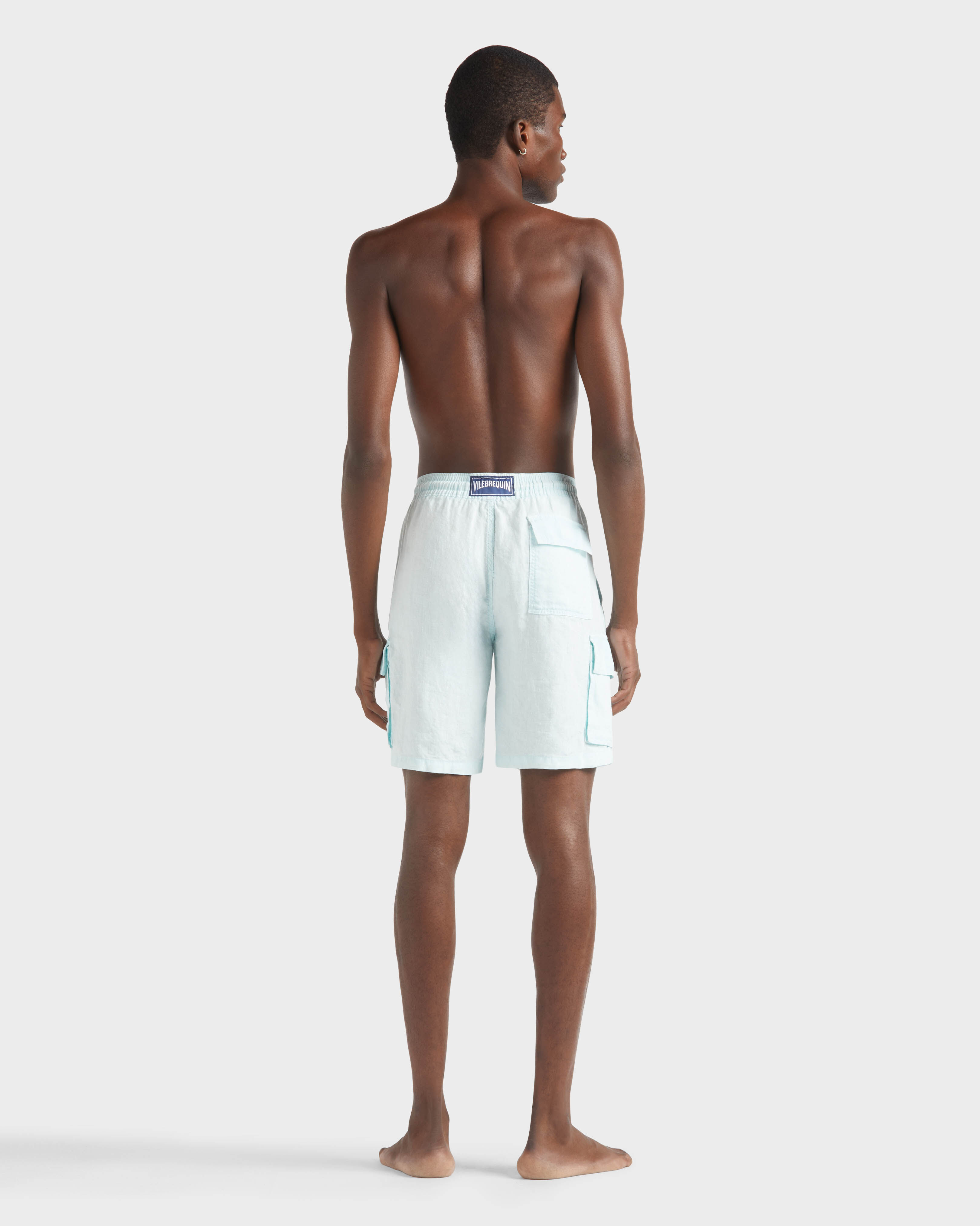 Natural Dye Leinen-Bermudashorts mit Cargotaschen für Herren PAZIFIK BLAU backworn view