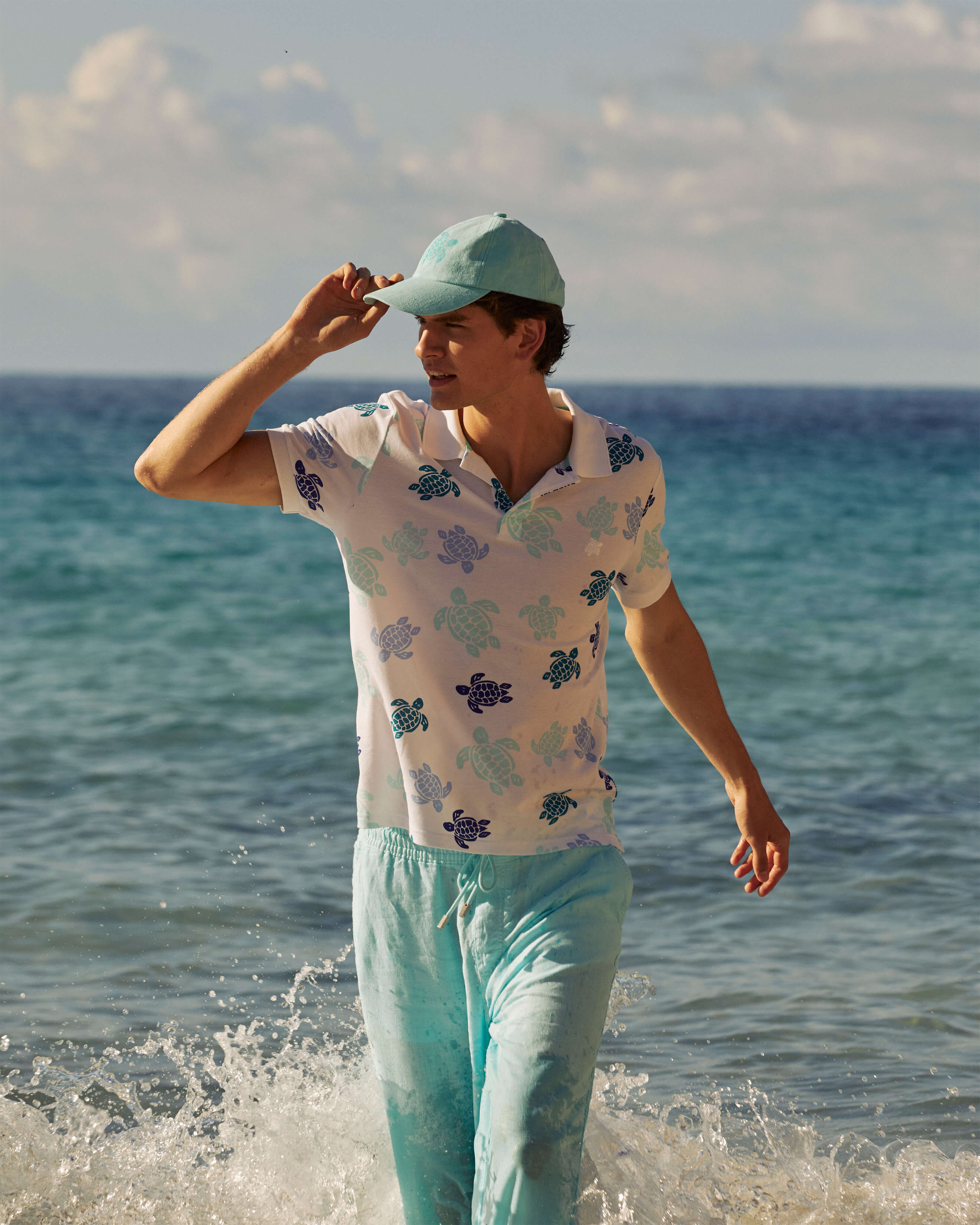 Multicolores Ronde des Tortues Herren-Polohemd aus Baumwollpikee WEISS lifestyle view