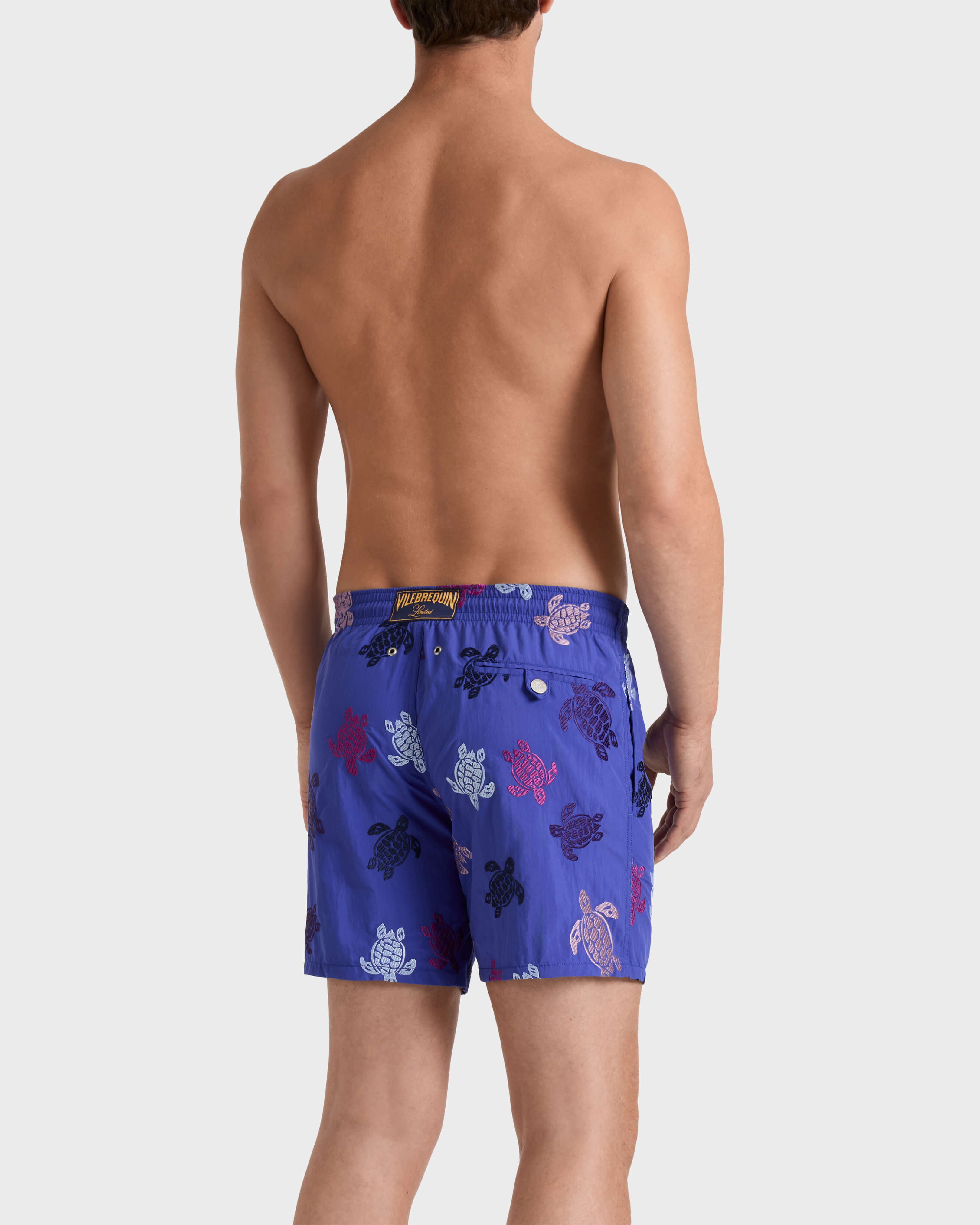 Bañador con bordado Ronde des Tortues para hombre - Edición limitada VERSAILLES backworn view
