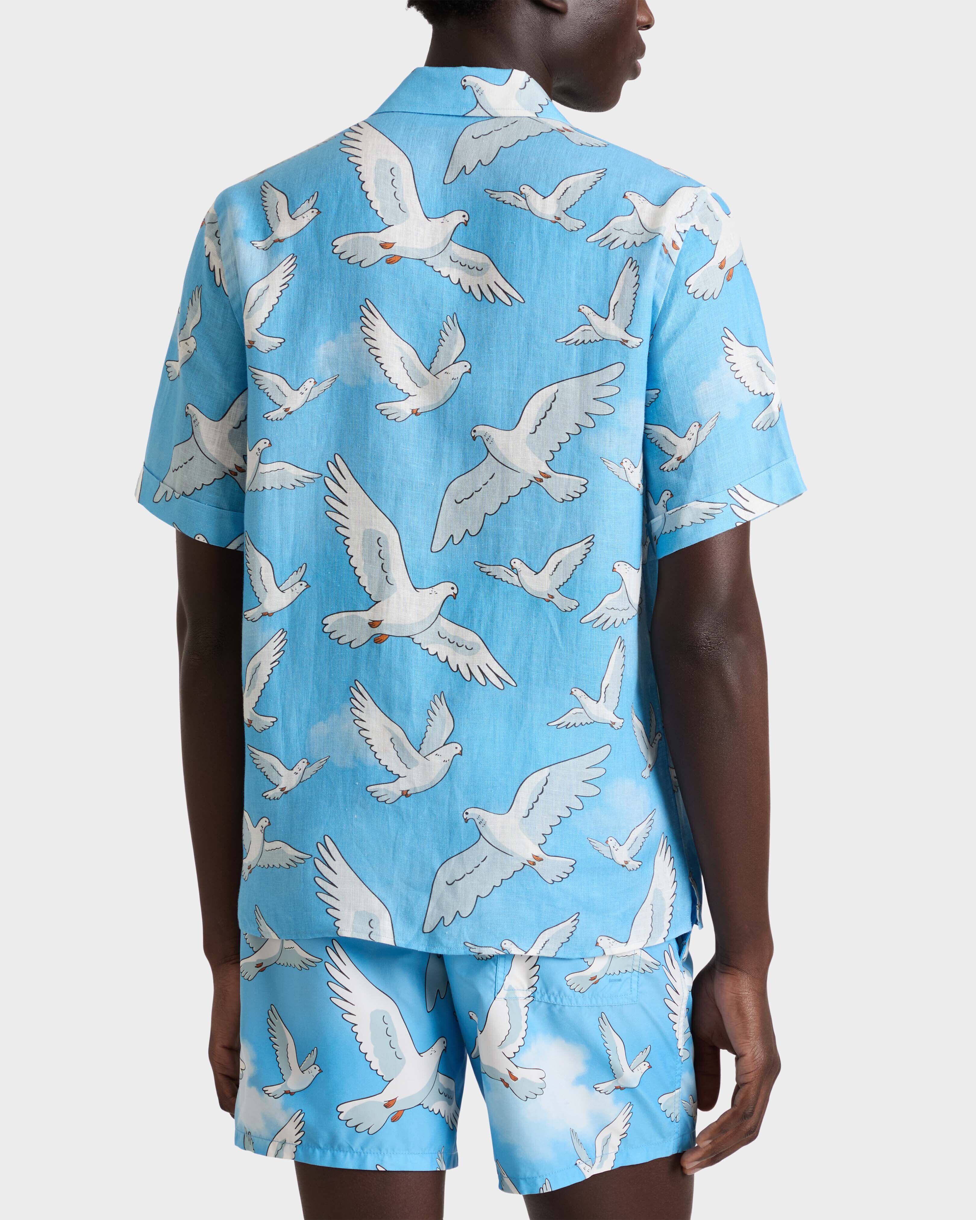 Camisa de bolos con estampado Doves para hombre - VBQ x 3.PARADIS JAIPUY backworn view