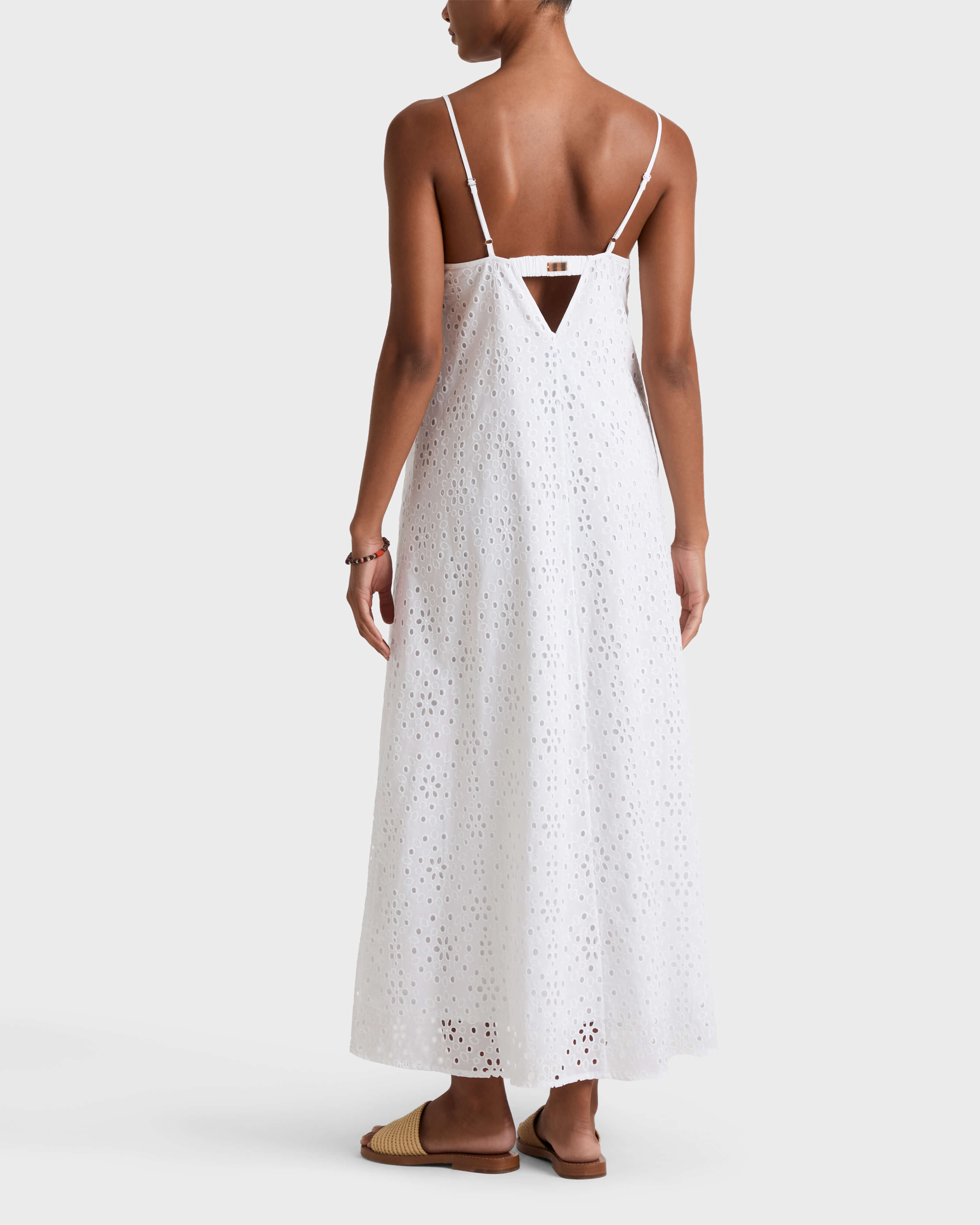 Vestido largo para mujer de bordado inglés con espalda en V BLANCO backworn view