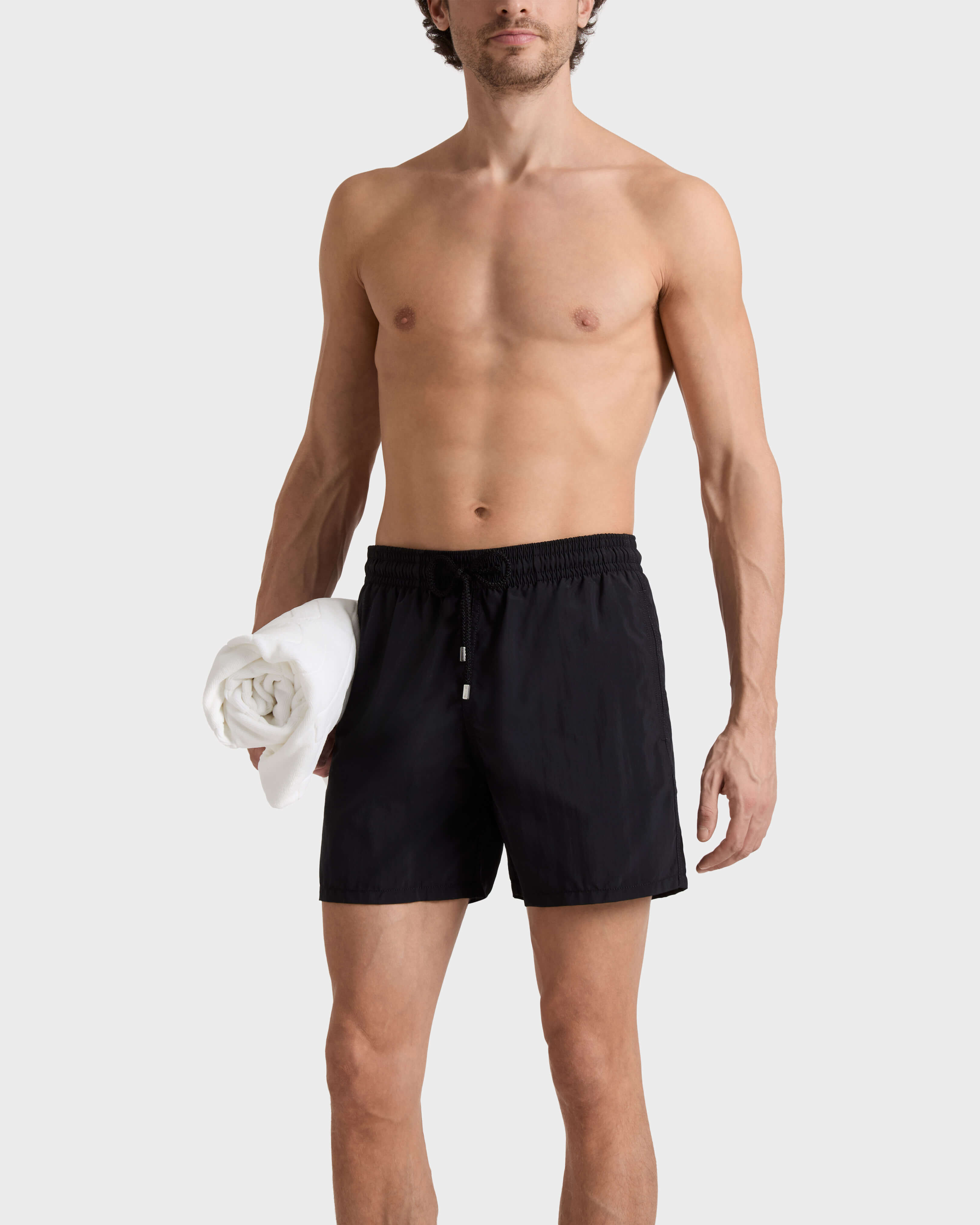 Bañador de color liso para hombre NEGRO frontworn view