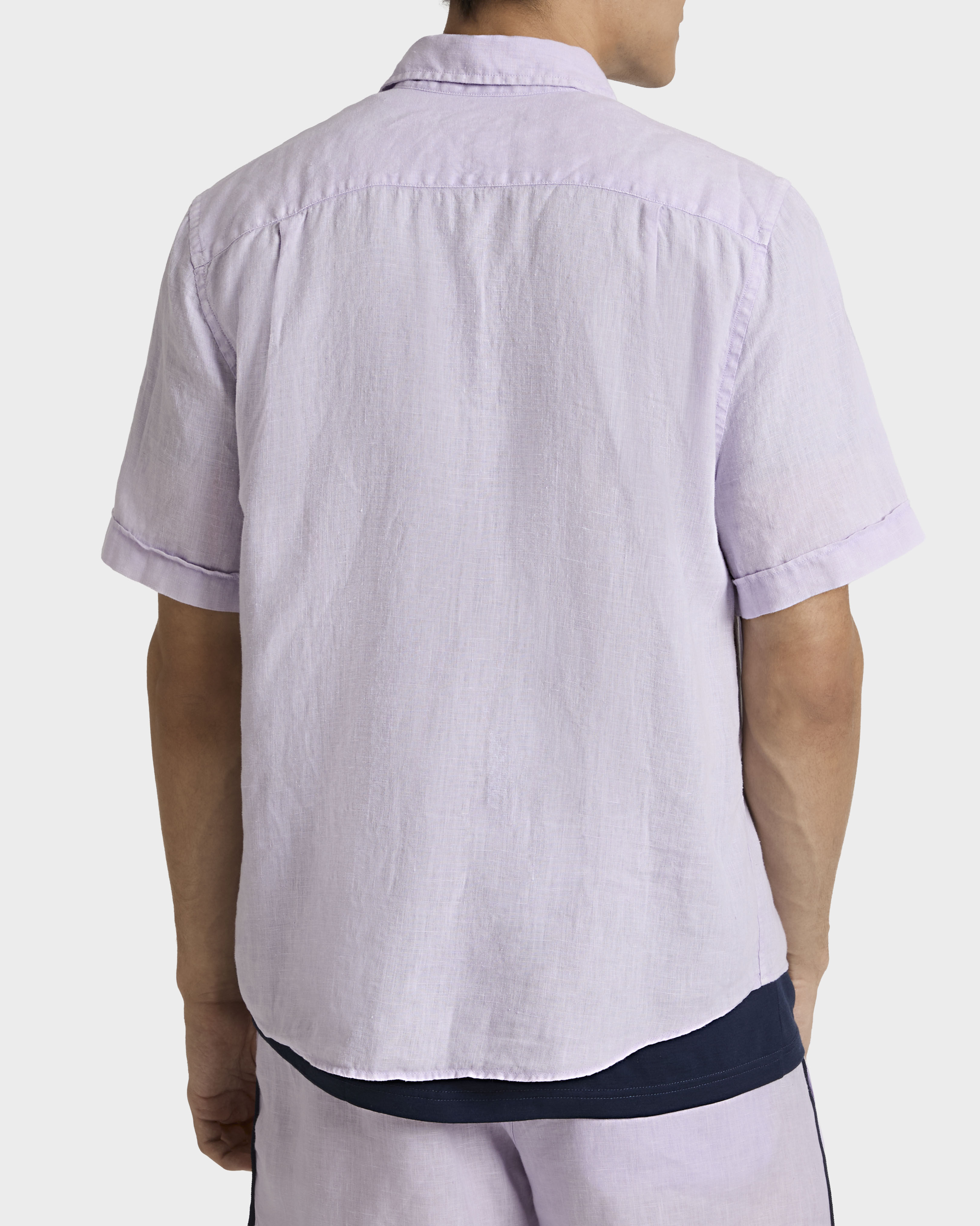 Camisa de bolos de lino con tinte mineral para hombre KUNZITE backworn view