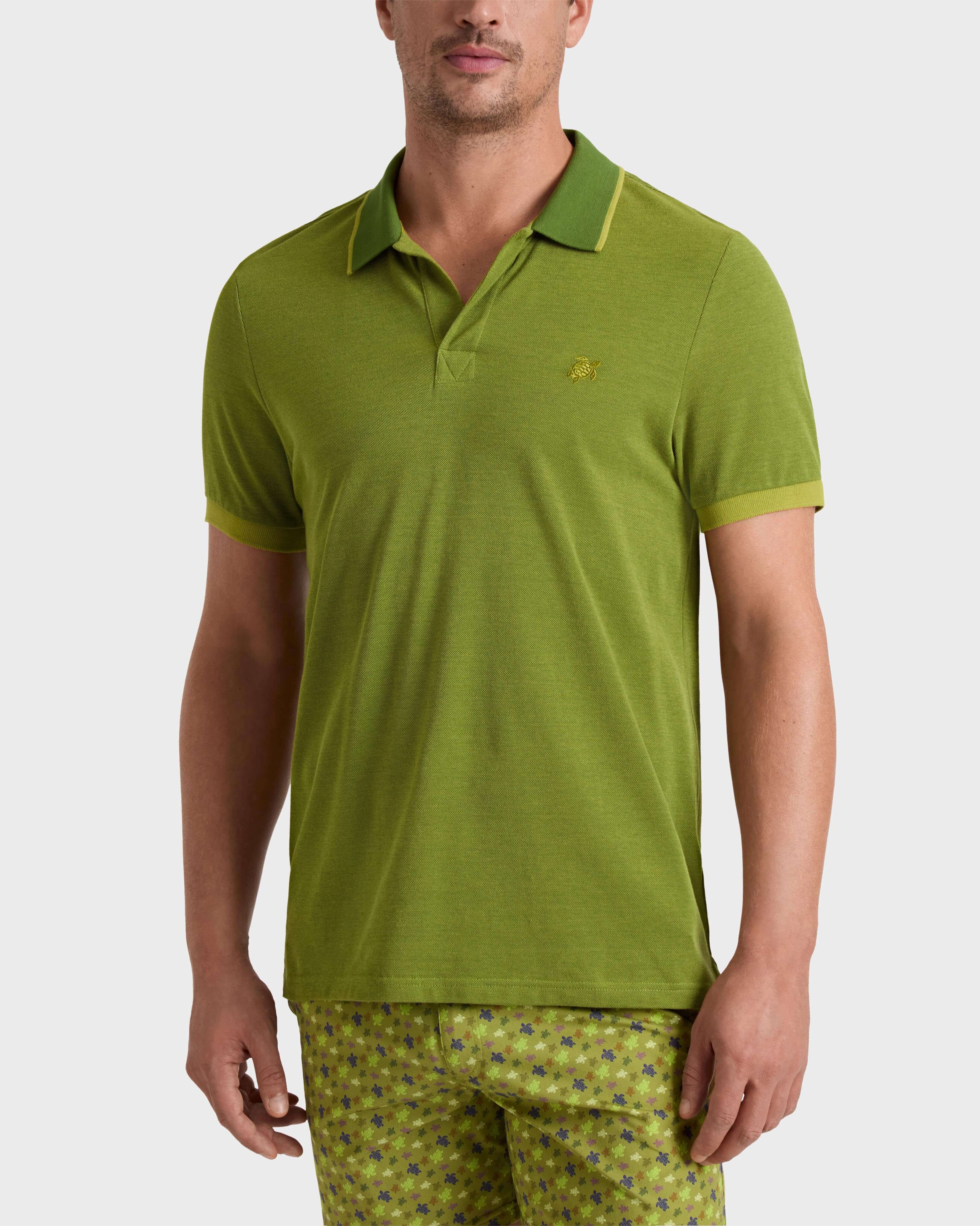 Polo de algodón de color liso para hombre MILITAIRE frontworn view