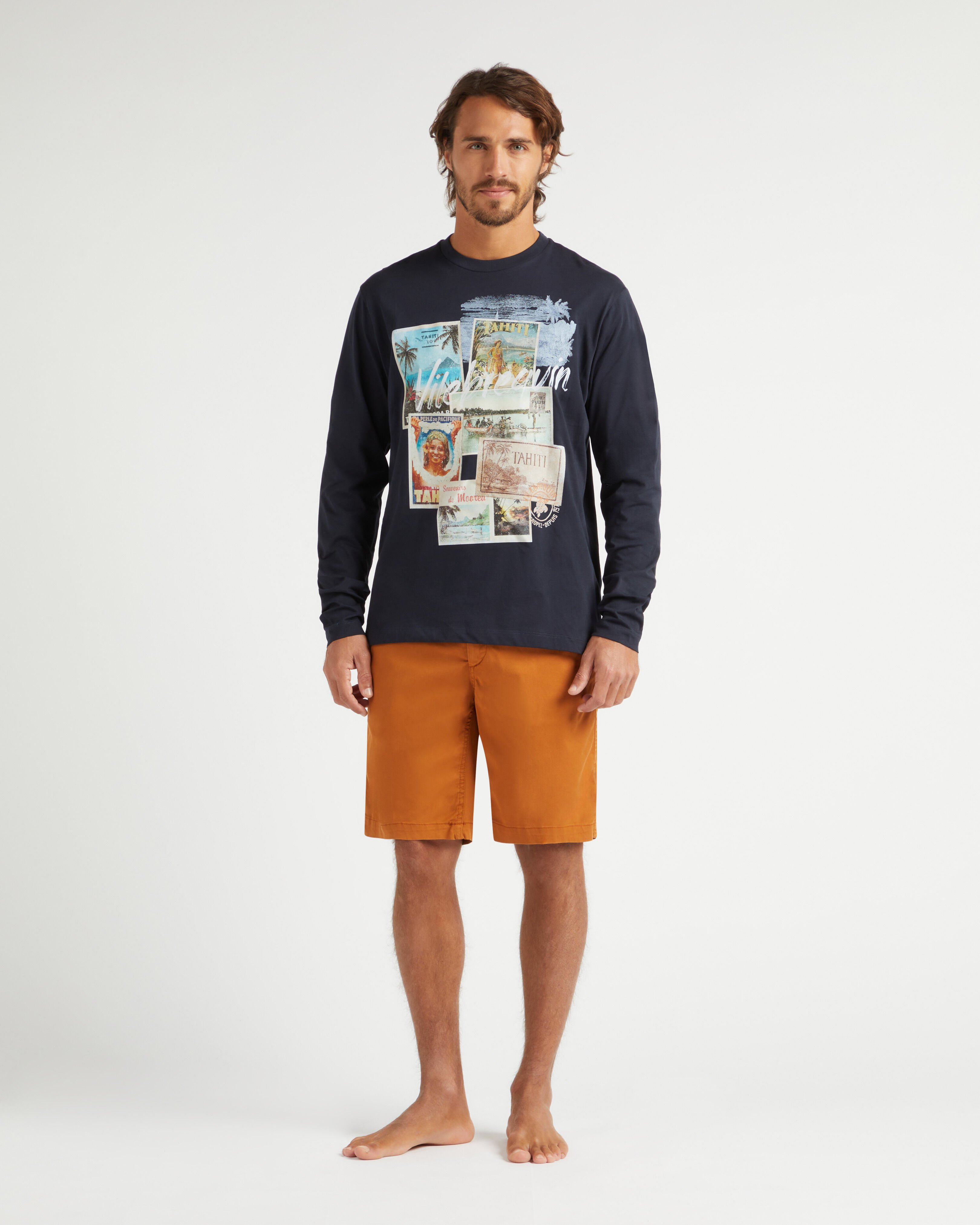 T-shirt uomo a maniche lunghe in cotone Vintage Stamp BLU MARINE frontworn view