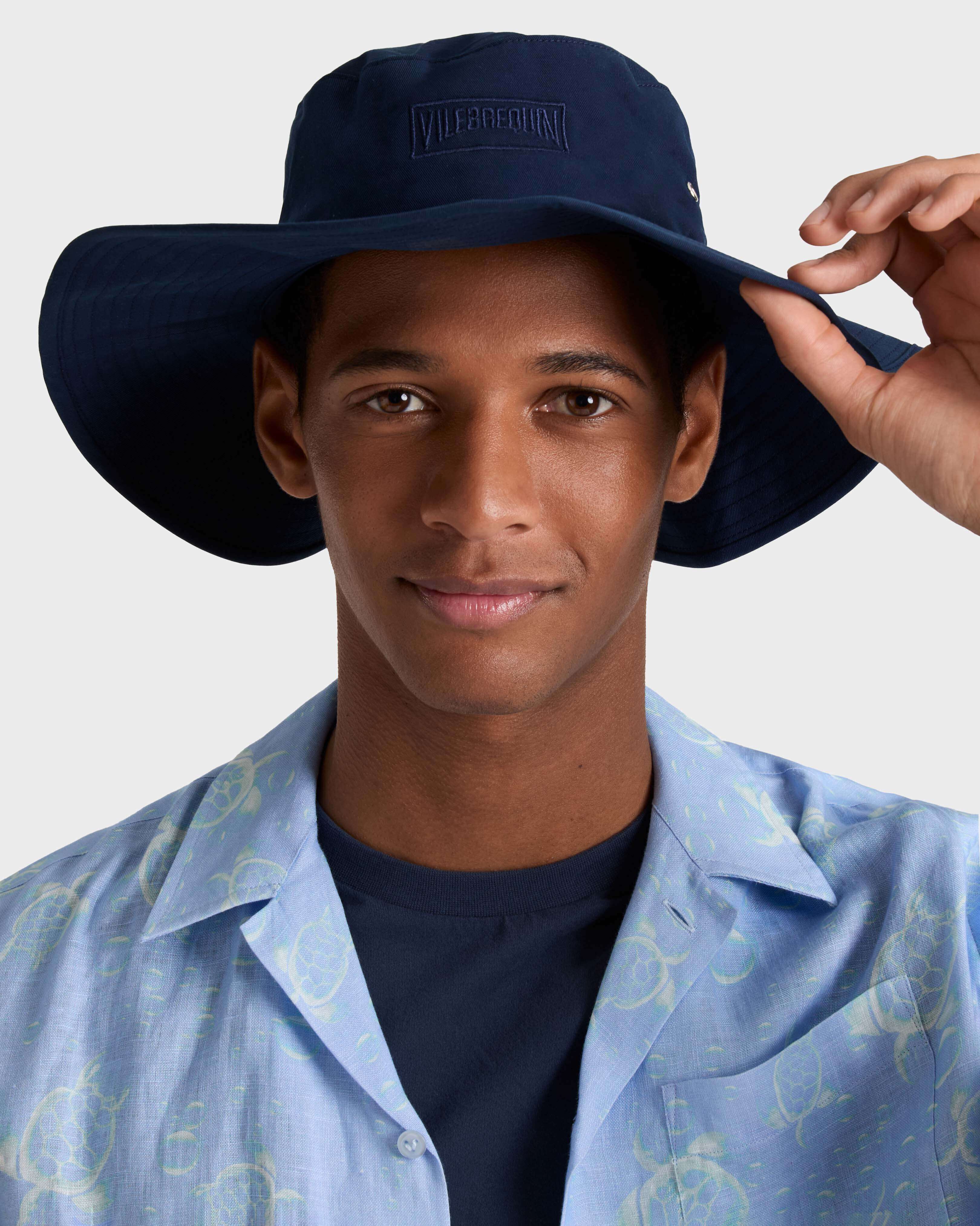 Bob à larges bords uni BLEU MARINE frontworn view