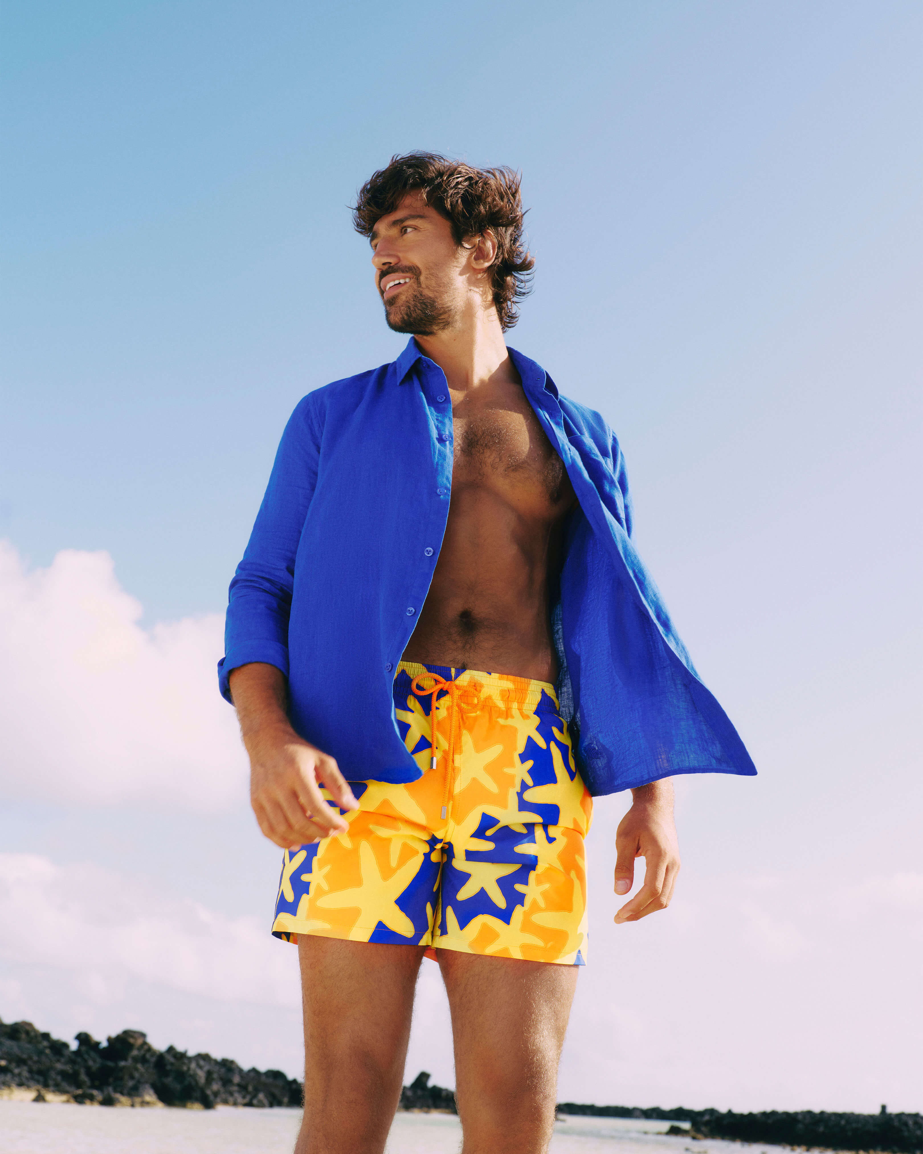 Pantaloncini mare uomo ultraleggeri e ripiegabili Starlight VITAMIN lifestyle view