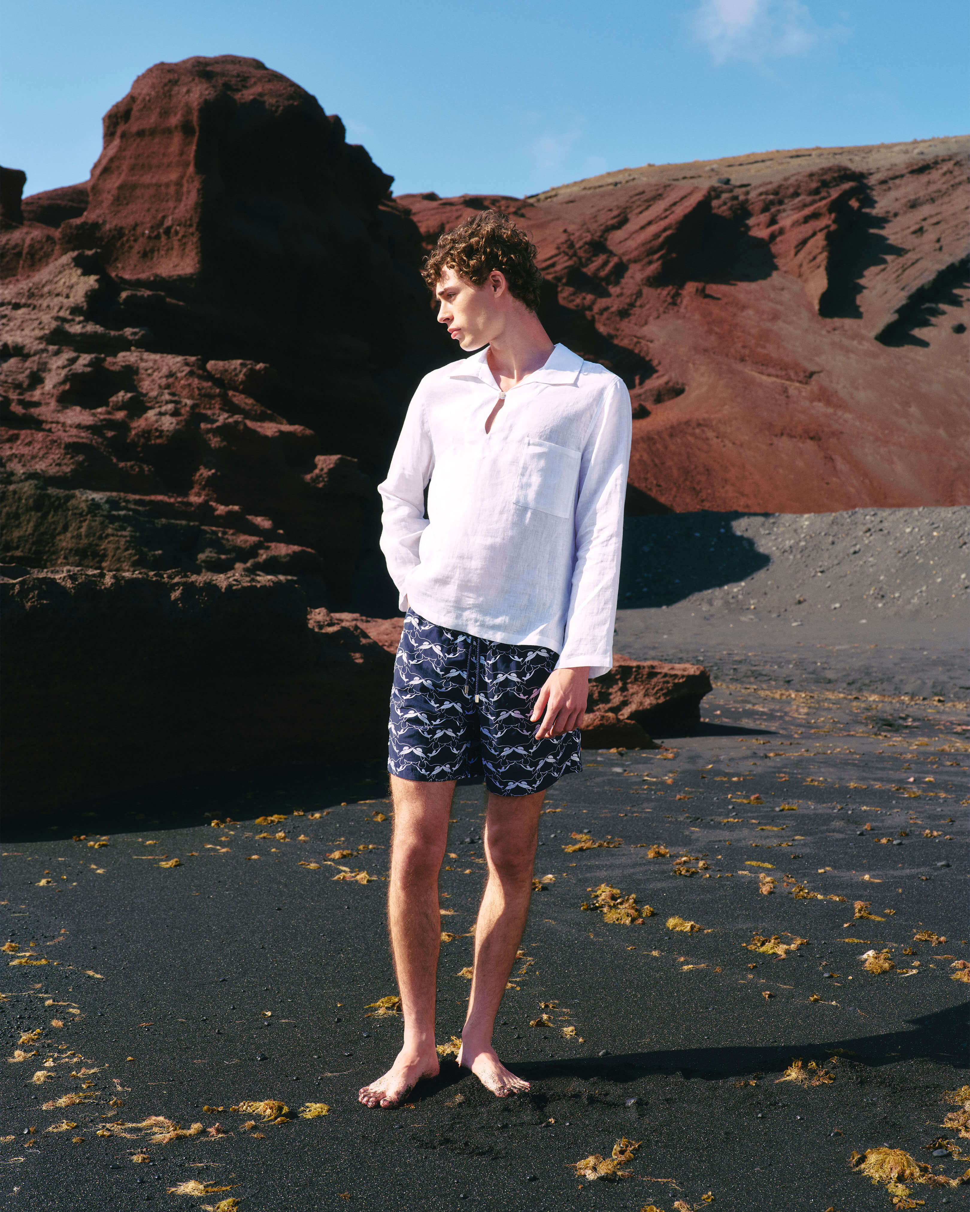 Chemise en lin coloration minérale homme unie BLANC lifestyle view