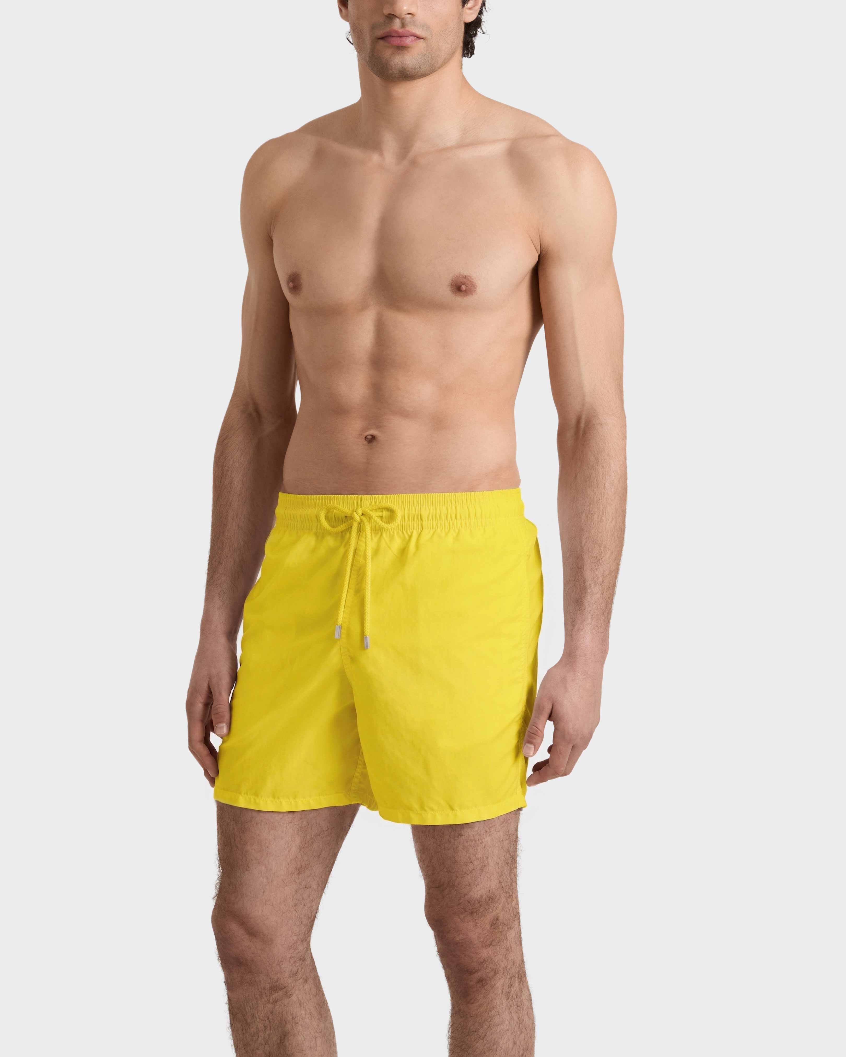 Bañador de color liso para hombre SOL frontworn view