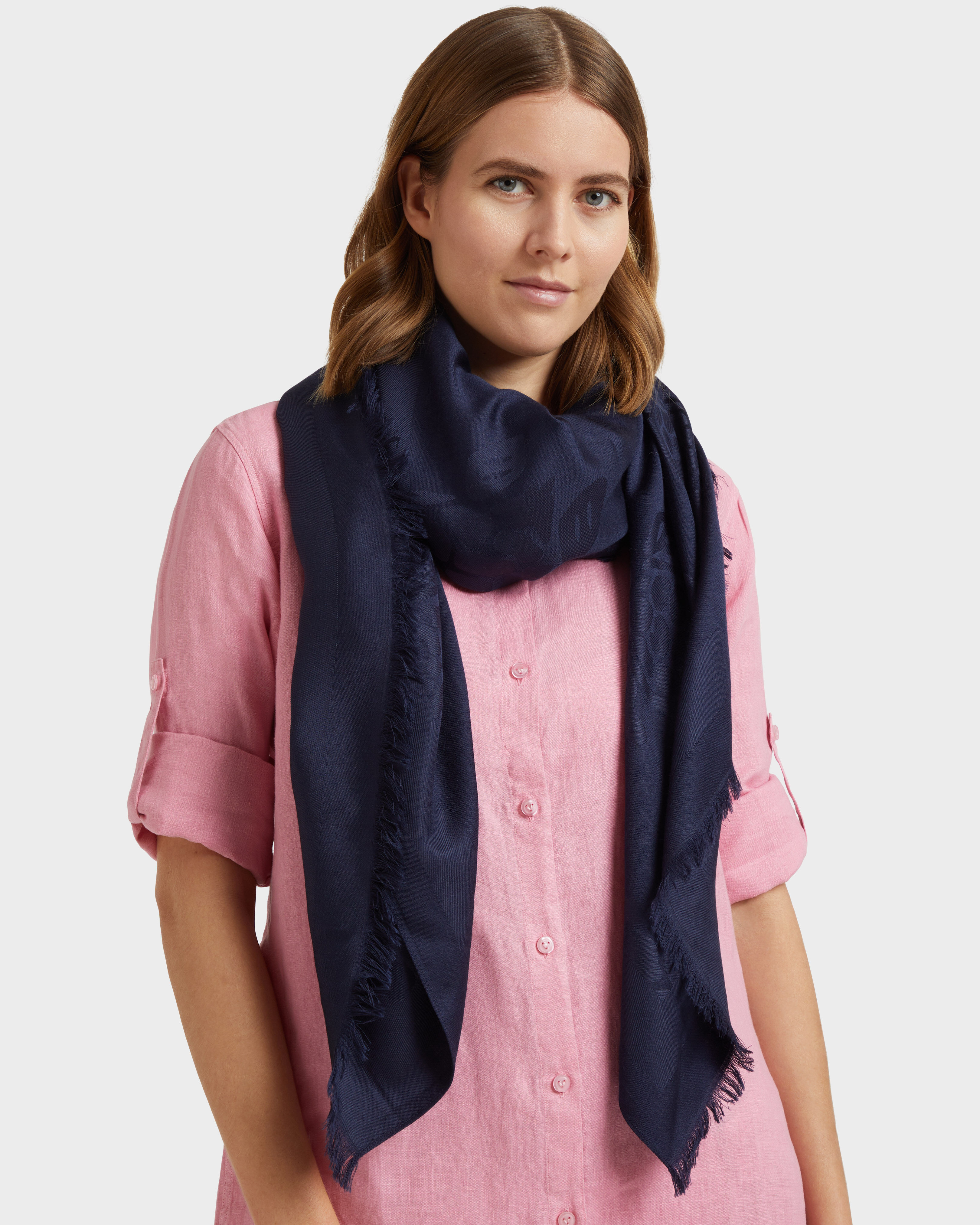 Ronde des Tortues Scarf NAVY frontworn view