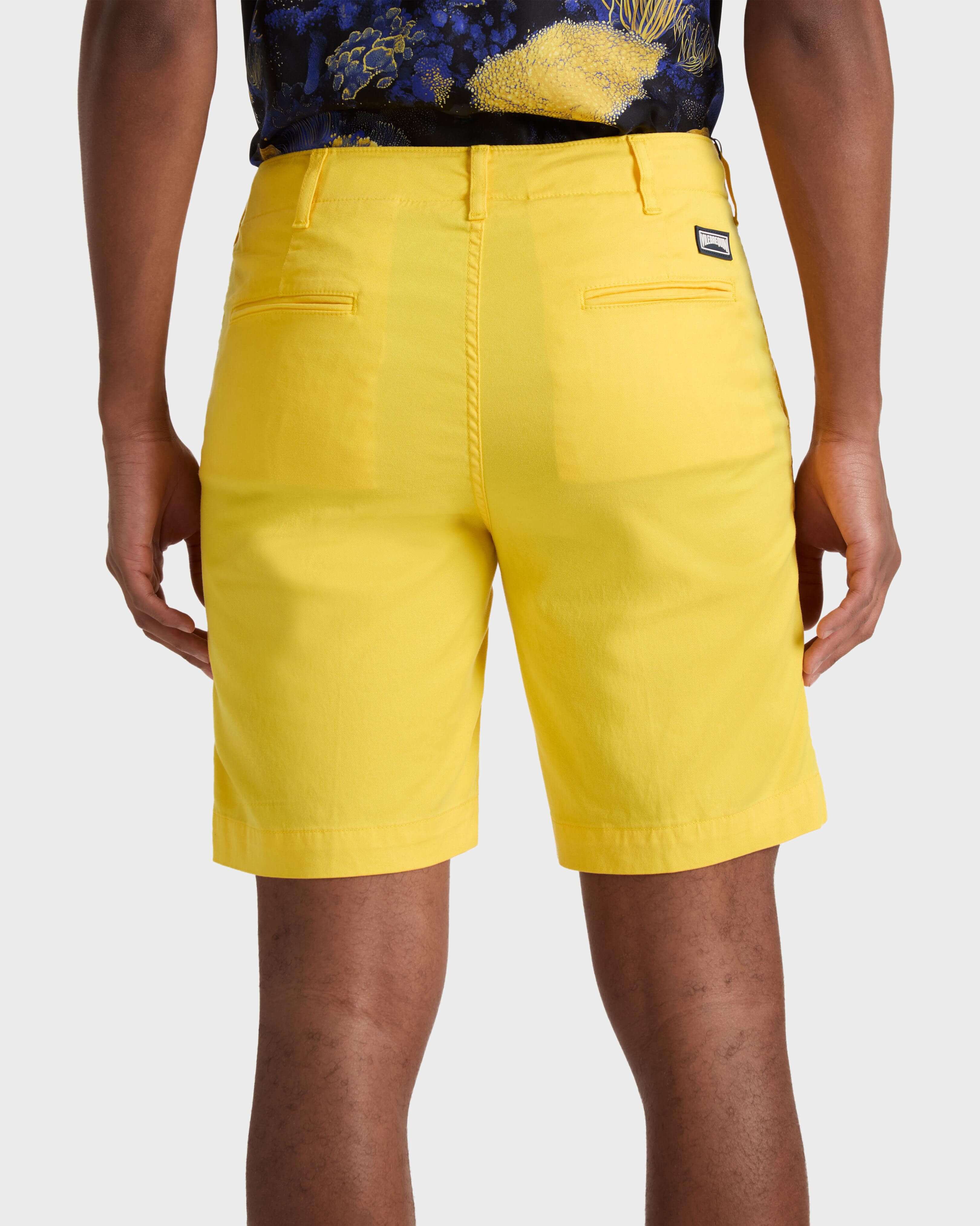 Bermudas en tejido de gabardina de tencel para hombre SOL backworn view