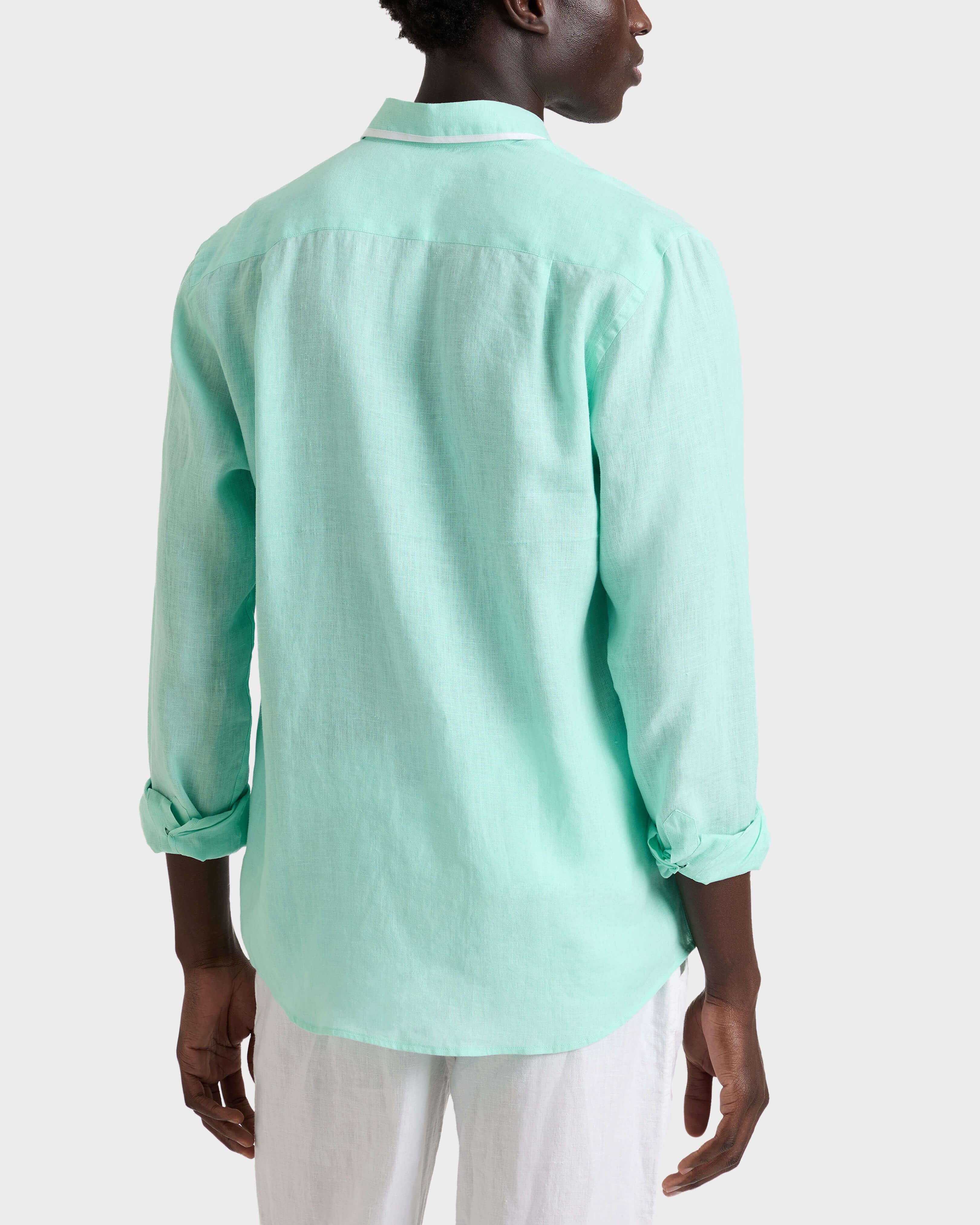 Camisa de lino de color liso para hombre CARIBBEAN backworn view