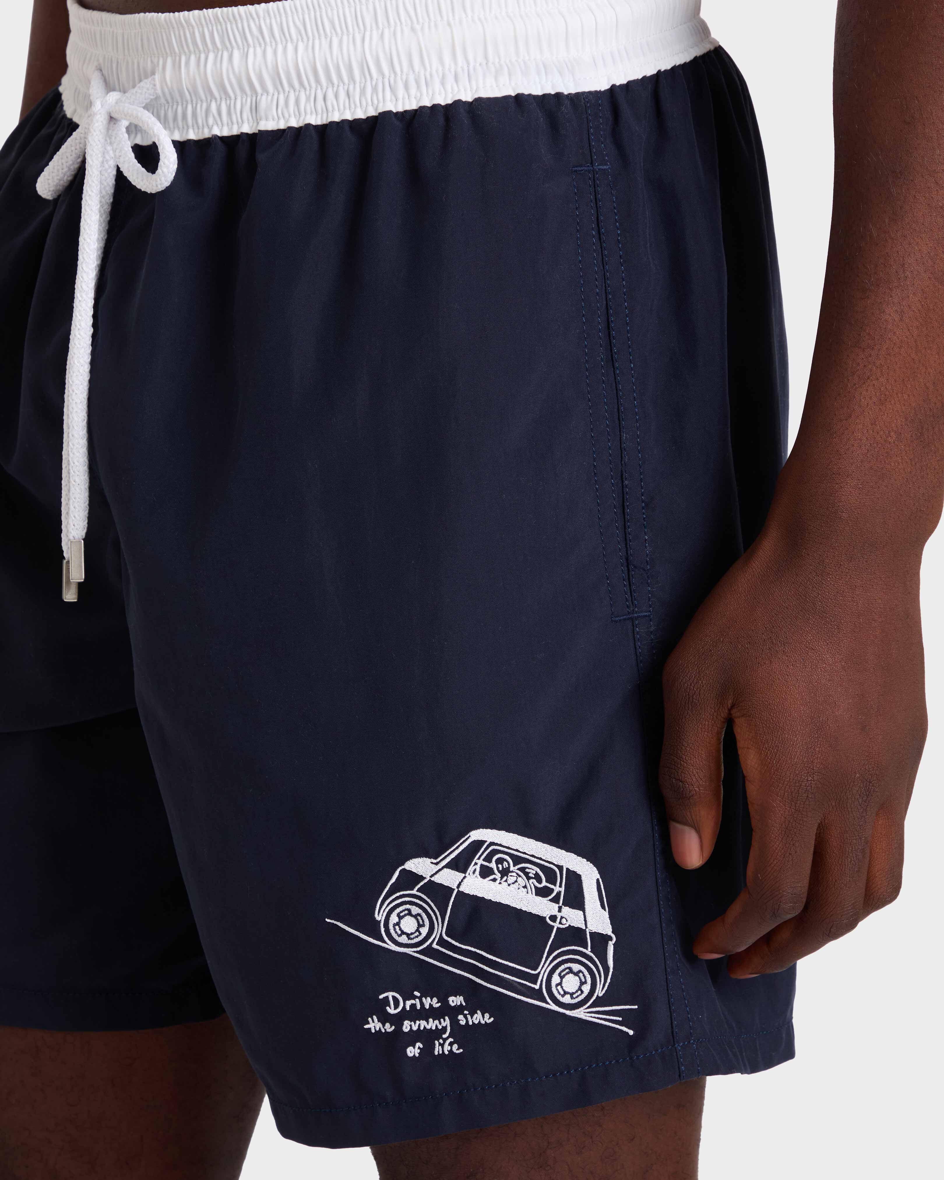 Sunny Topolino - Vilebrequin x FIAT Badeshorts mit Stickerei für Herren MARINEBLAU supp1 view