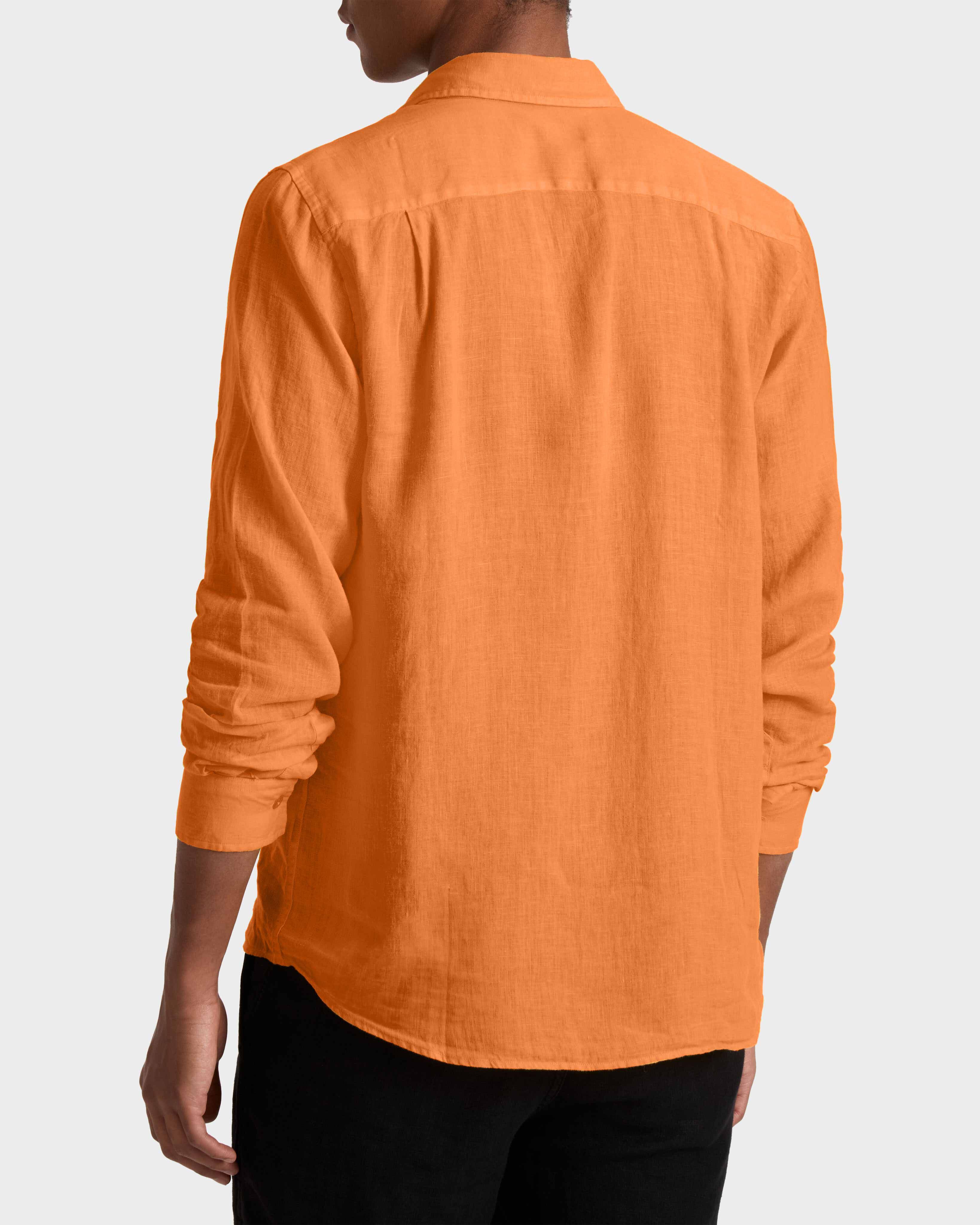Camisa de lino lisa para hombre ALBARICOQUE backworn view
