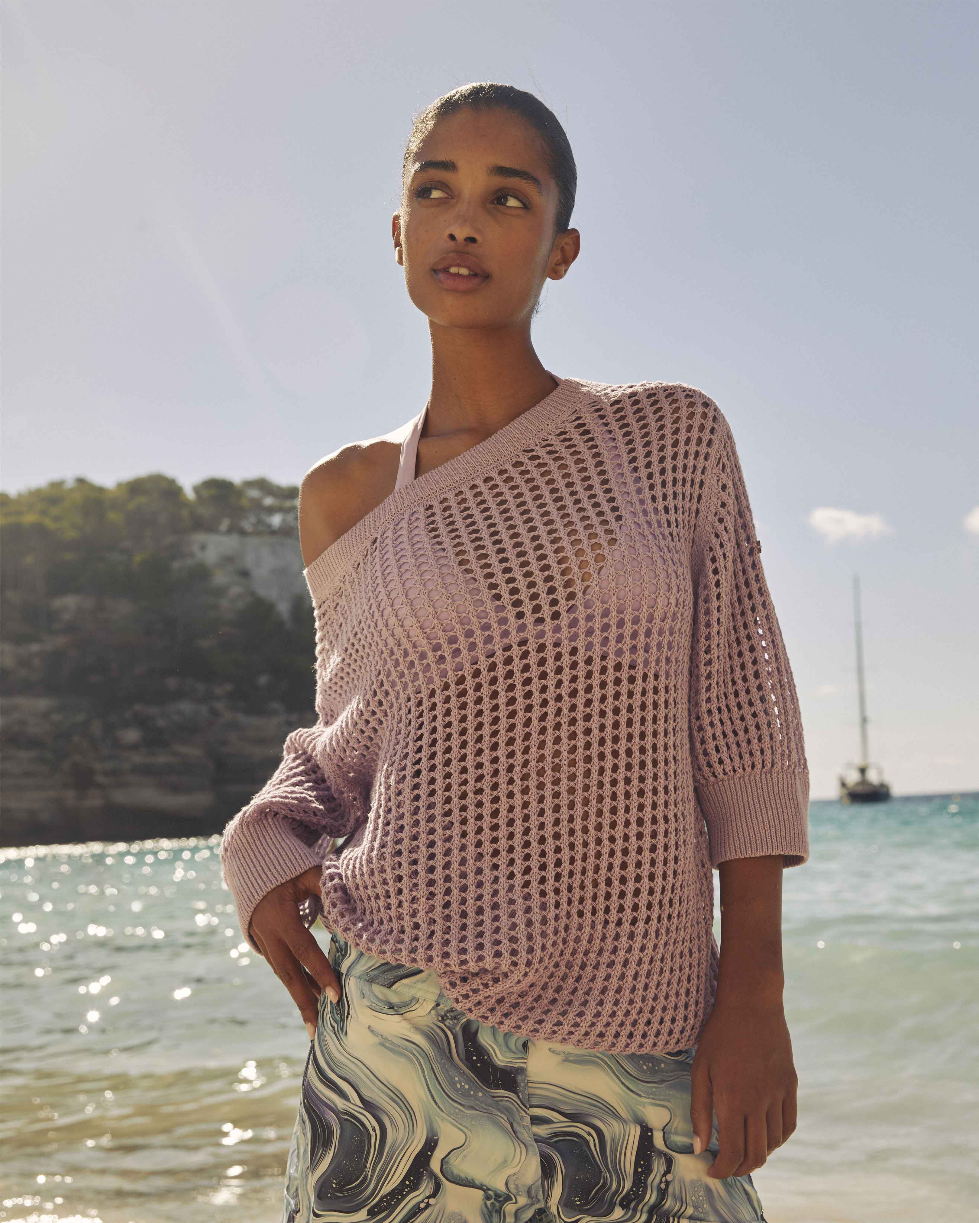 Maglia donna all'uncinetto tinta unita FLEUR lifestyle view