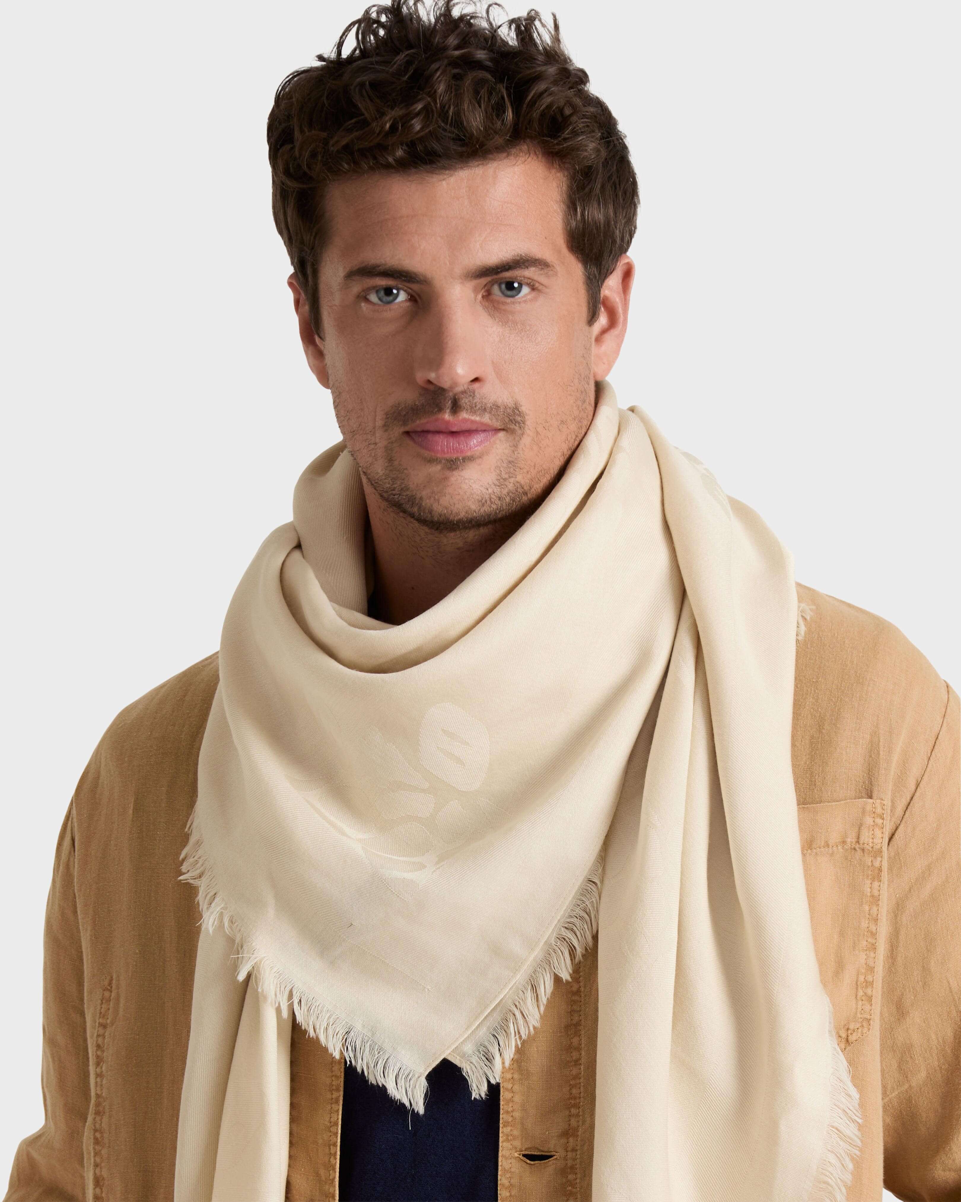 Ronde des Tortues Scarf HEMP frontworn view