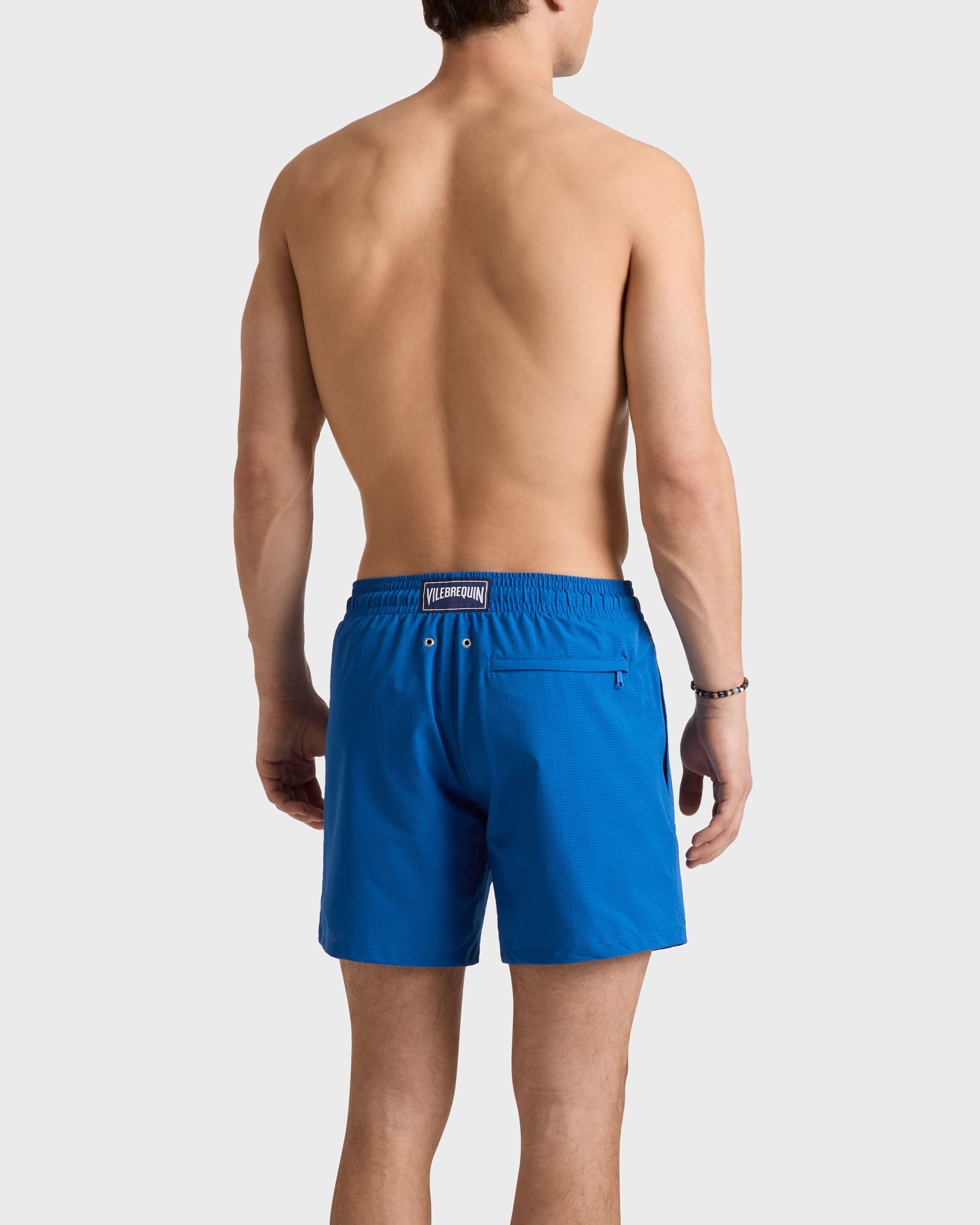 Bañador microperforado ultraligero y plegable de color liso para hombre PALACE backworn view