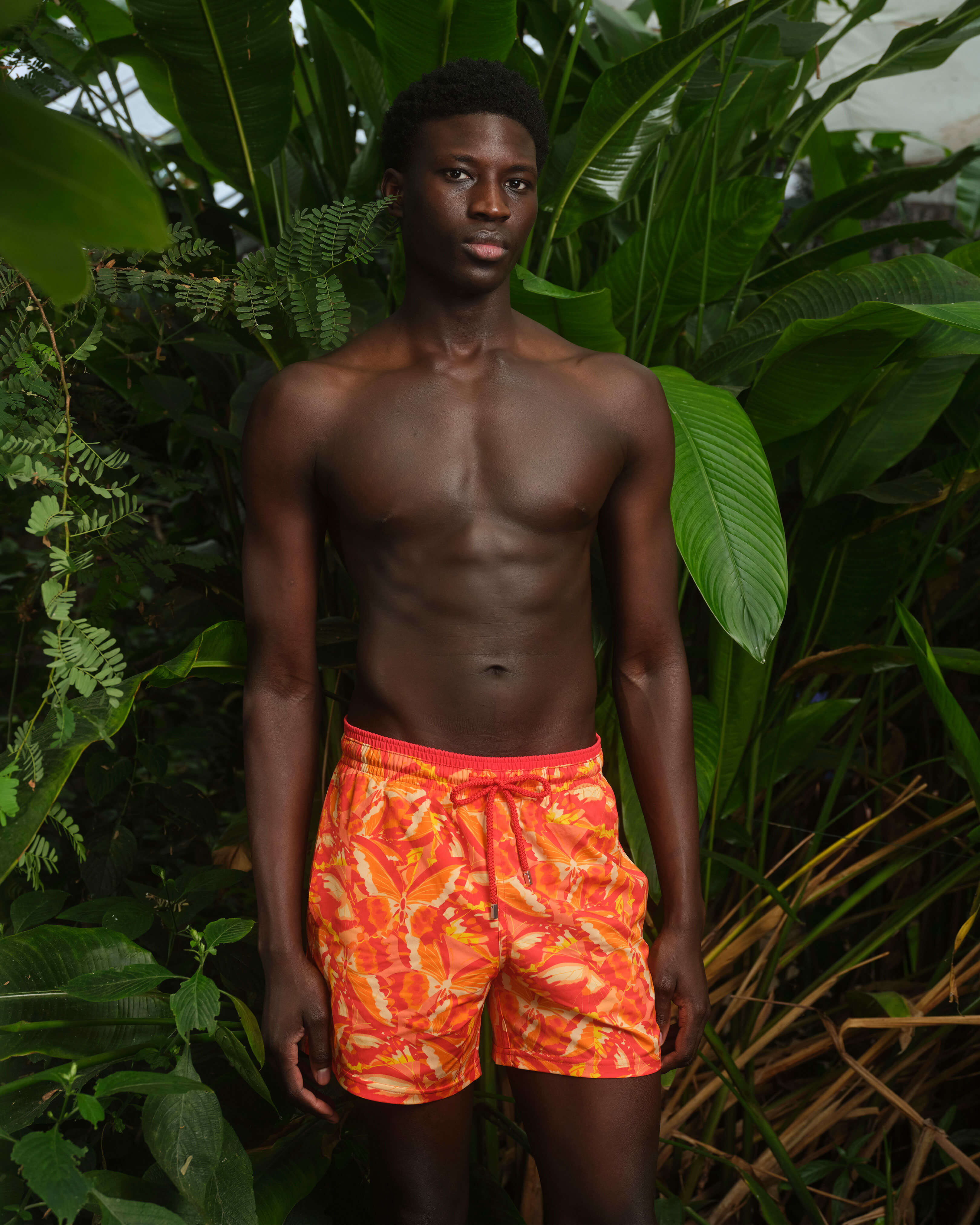 Dama Pintada Stretch-Badeshorts für Herren MOHNROT lifestyle view