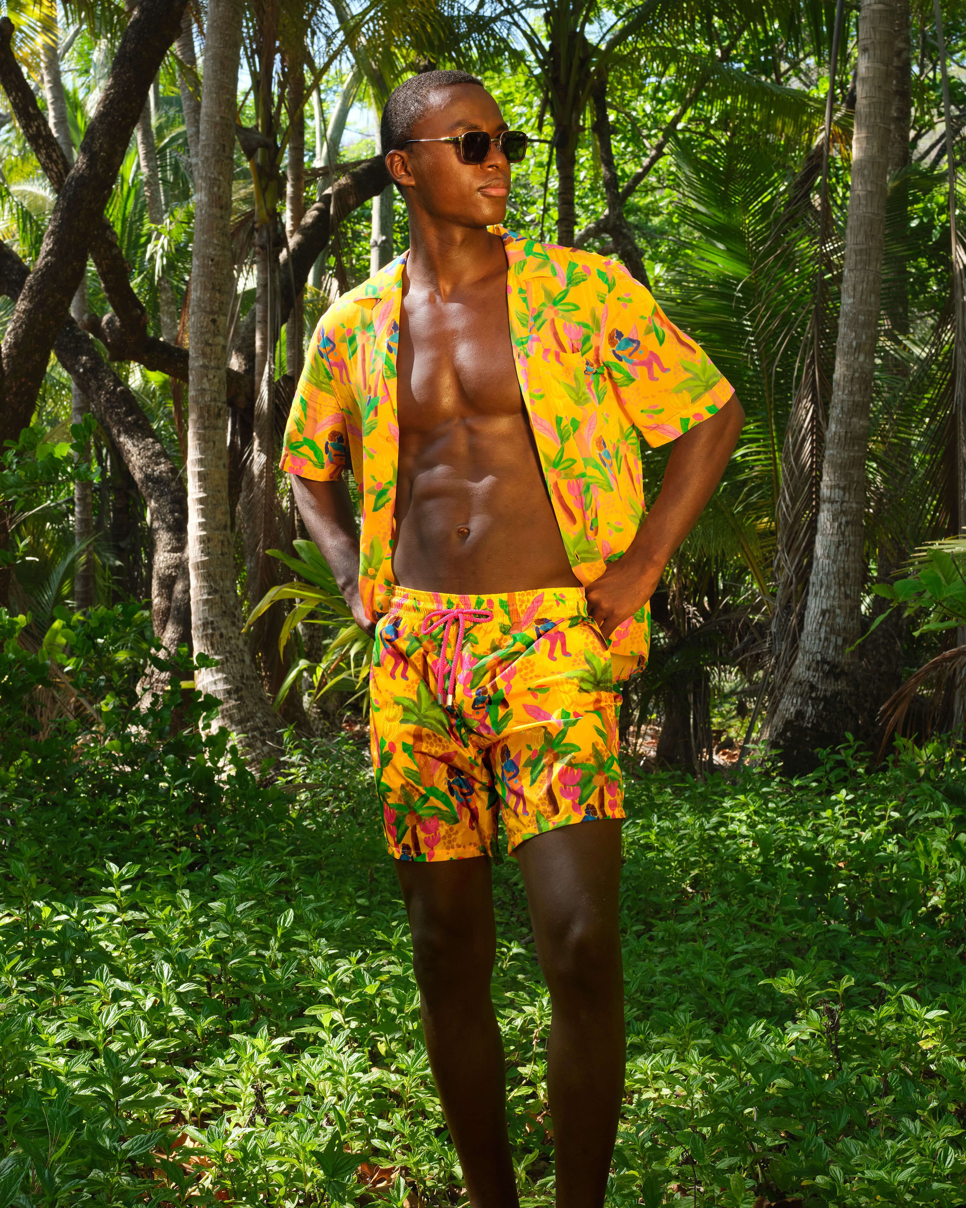 Tropicalia Monogram Turtles Jacquard Badeshorts für Herren MANGO look1 view