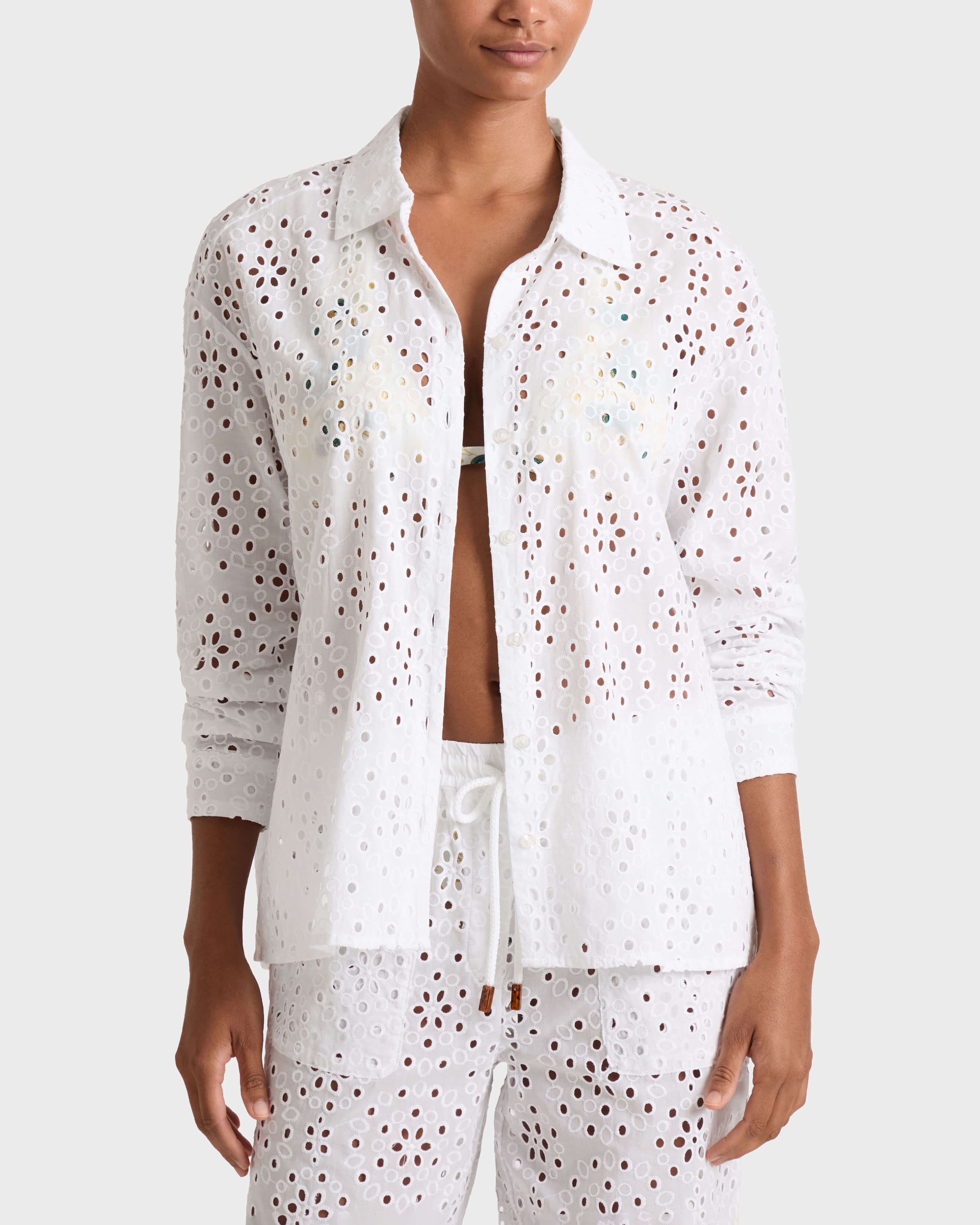 Camisa de Bordado Suizo Floral para mujer BLANCO frontworn view