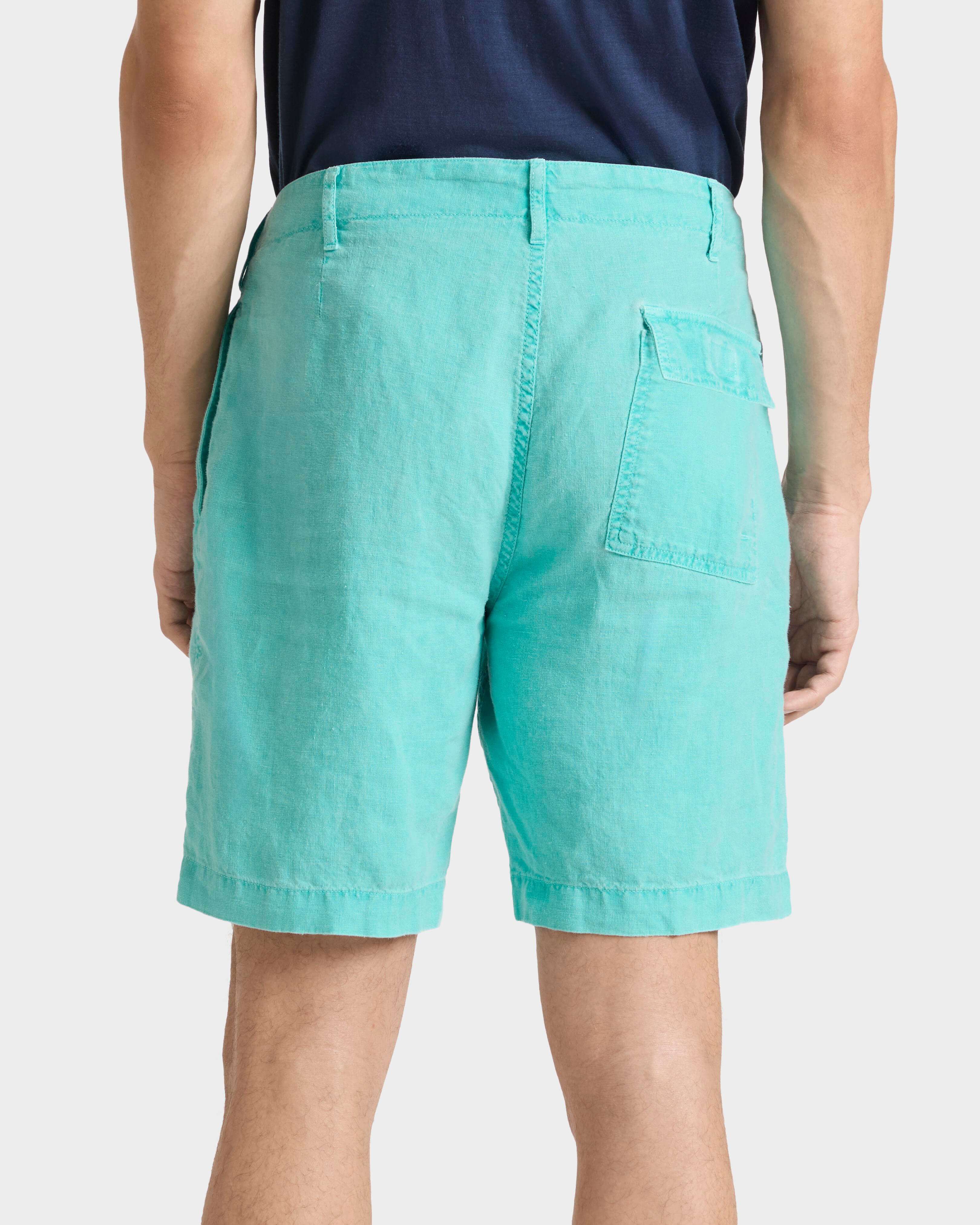 Bermudas de lino con tinte mineral para hombre AVENTURINE backworn view