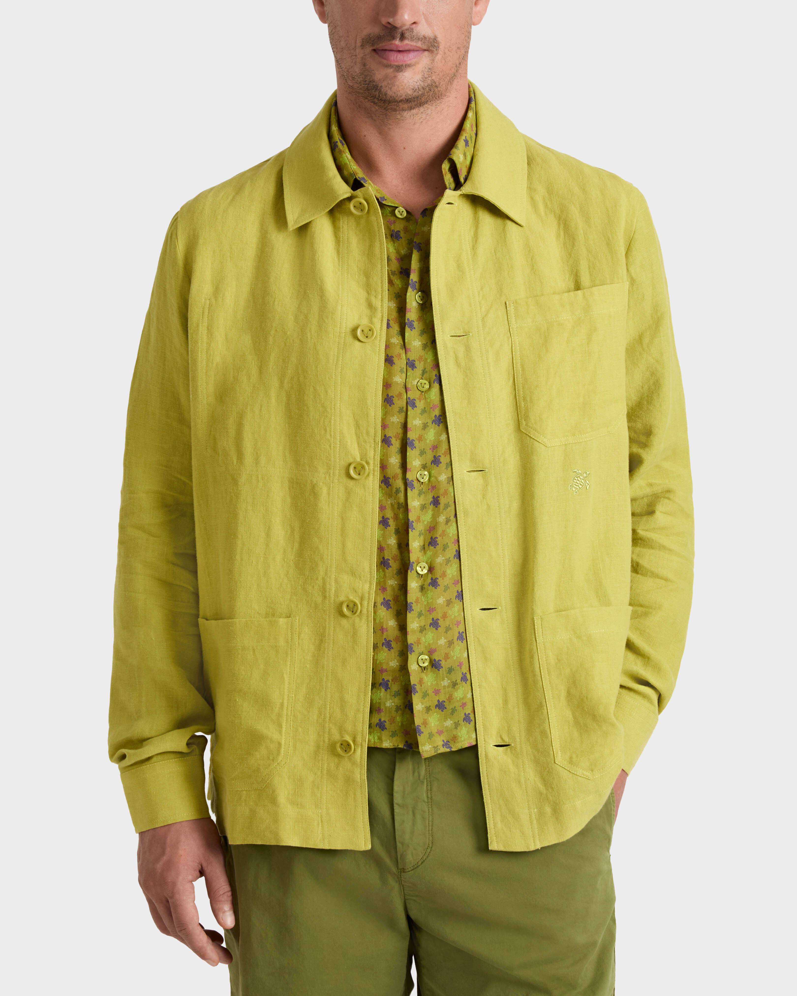 Overshirt uomo in lino tinta unita VERDE PALLIDO frontworn view