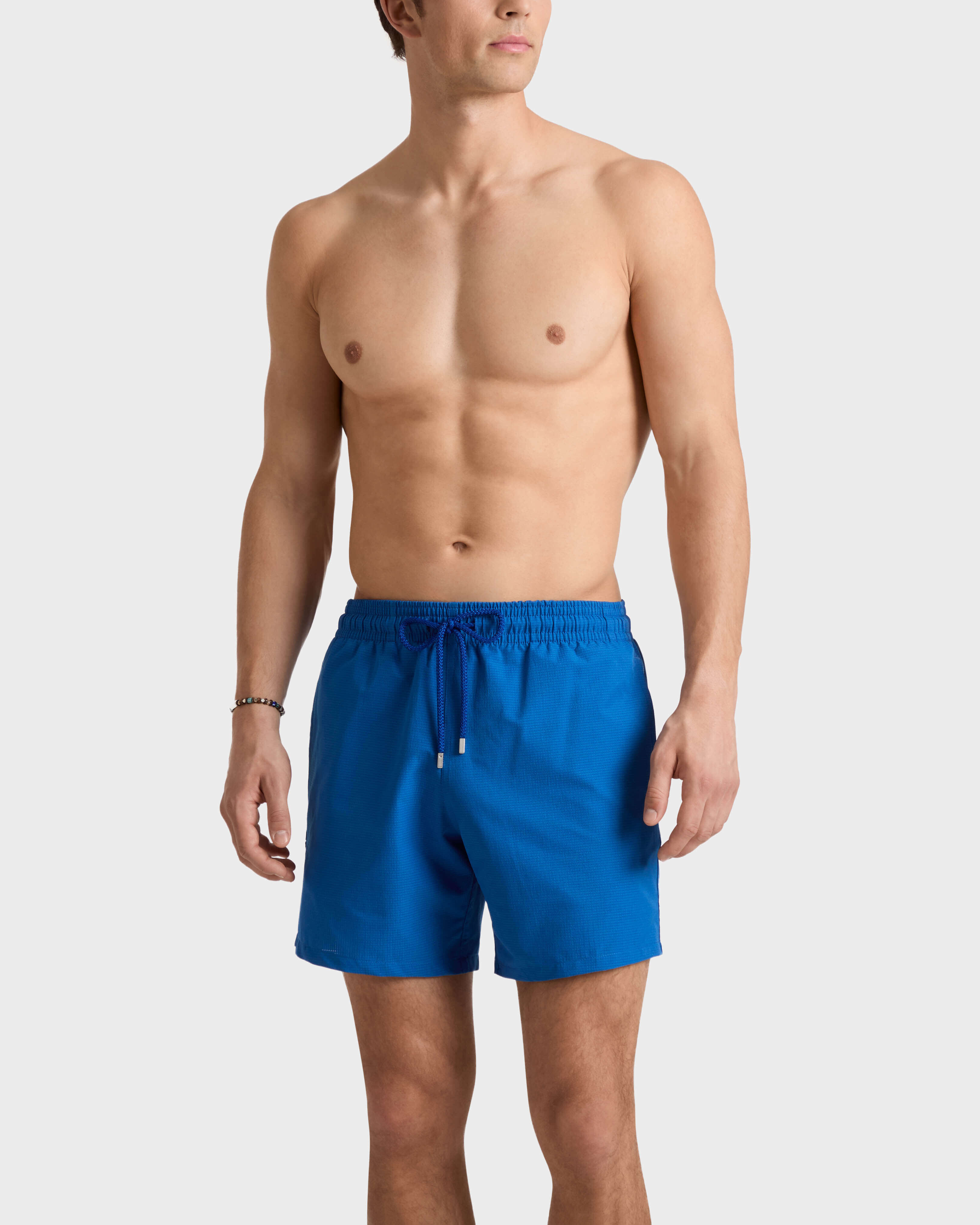 Bañador microperforado ultraligero y plegable de color liso para hombre PALACE frontworn view