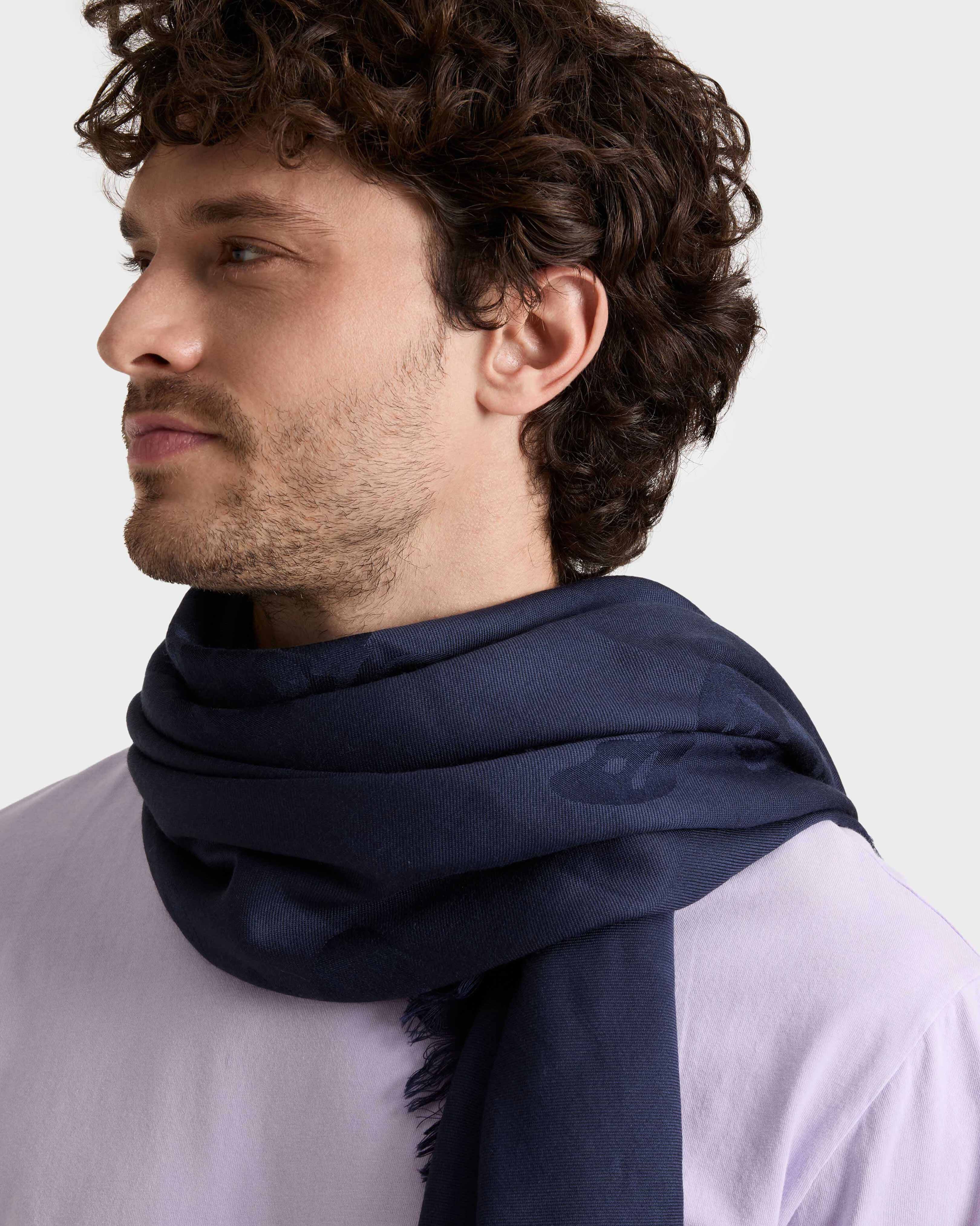 Ronde des Tortues Scarf NAVY frontworn view