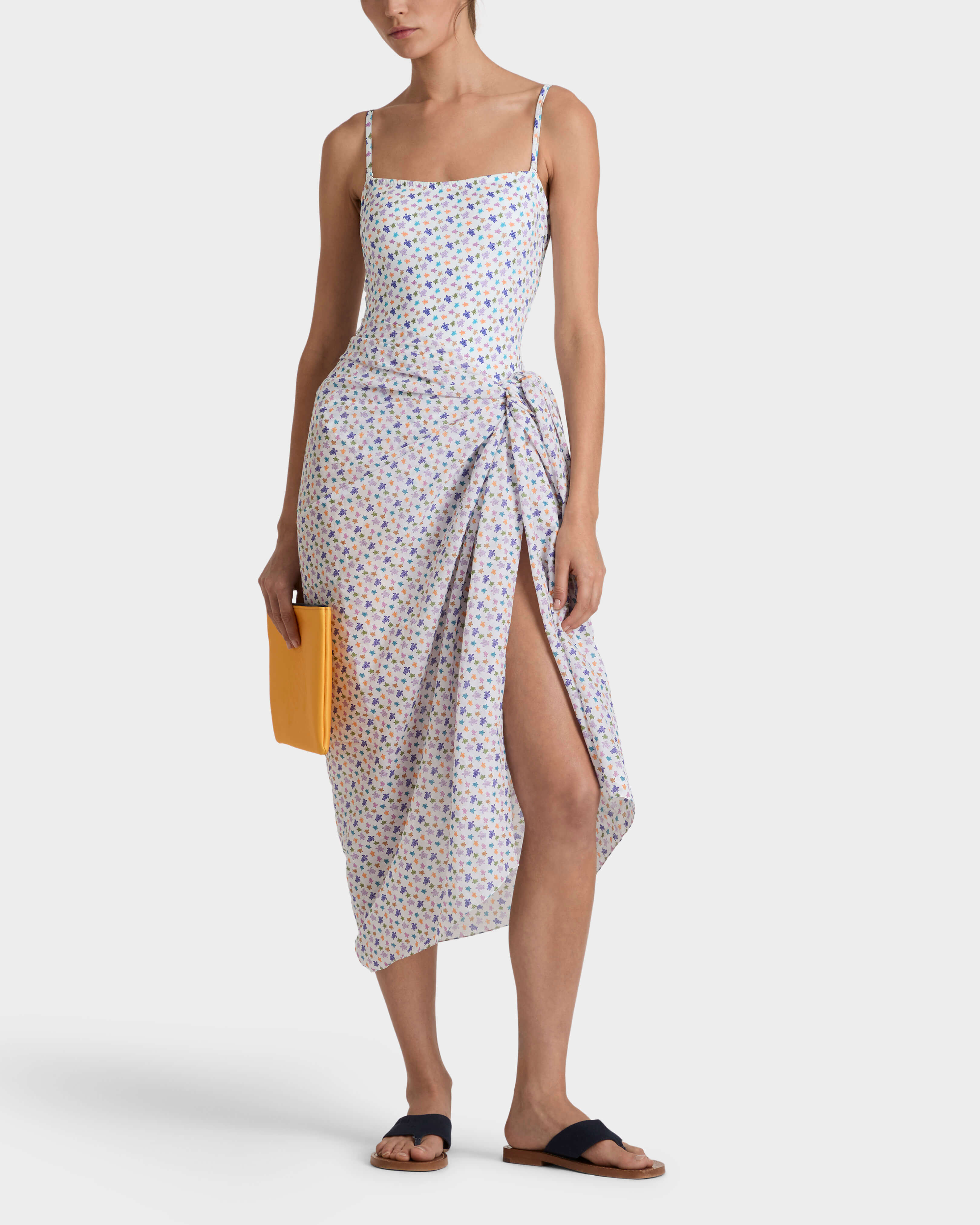 Women Cotton voile Pareo Micro Ronde des Tortues OURAGAN frontworn view