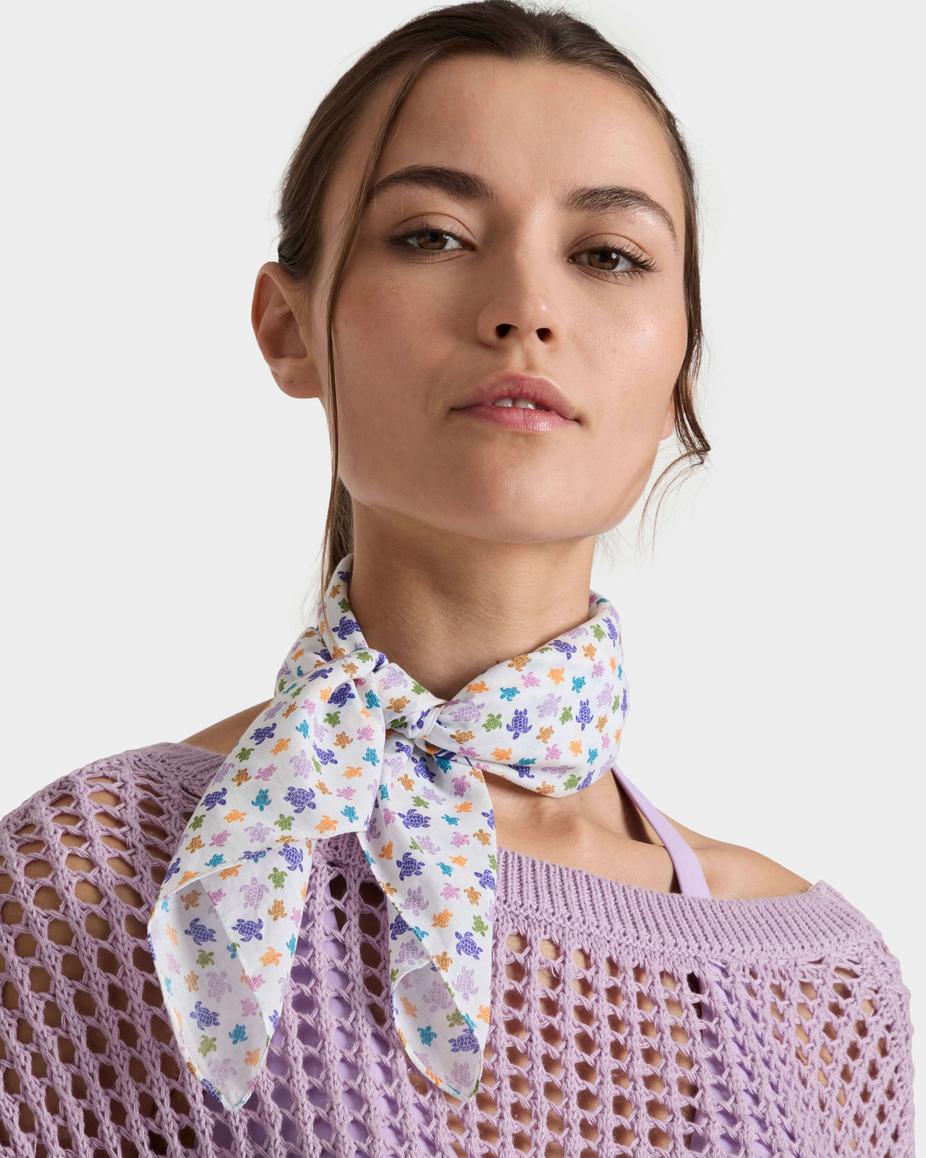 Pañuelo de gasa de algodón con estampado Micro Ronde des Tortues BLANCO frontworn view