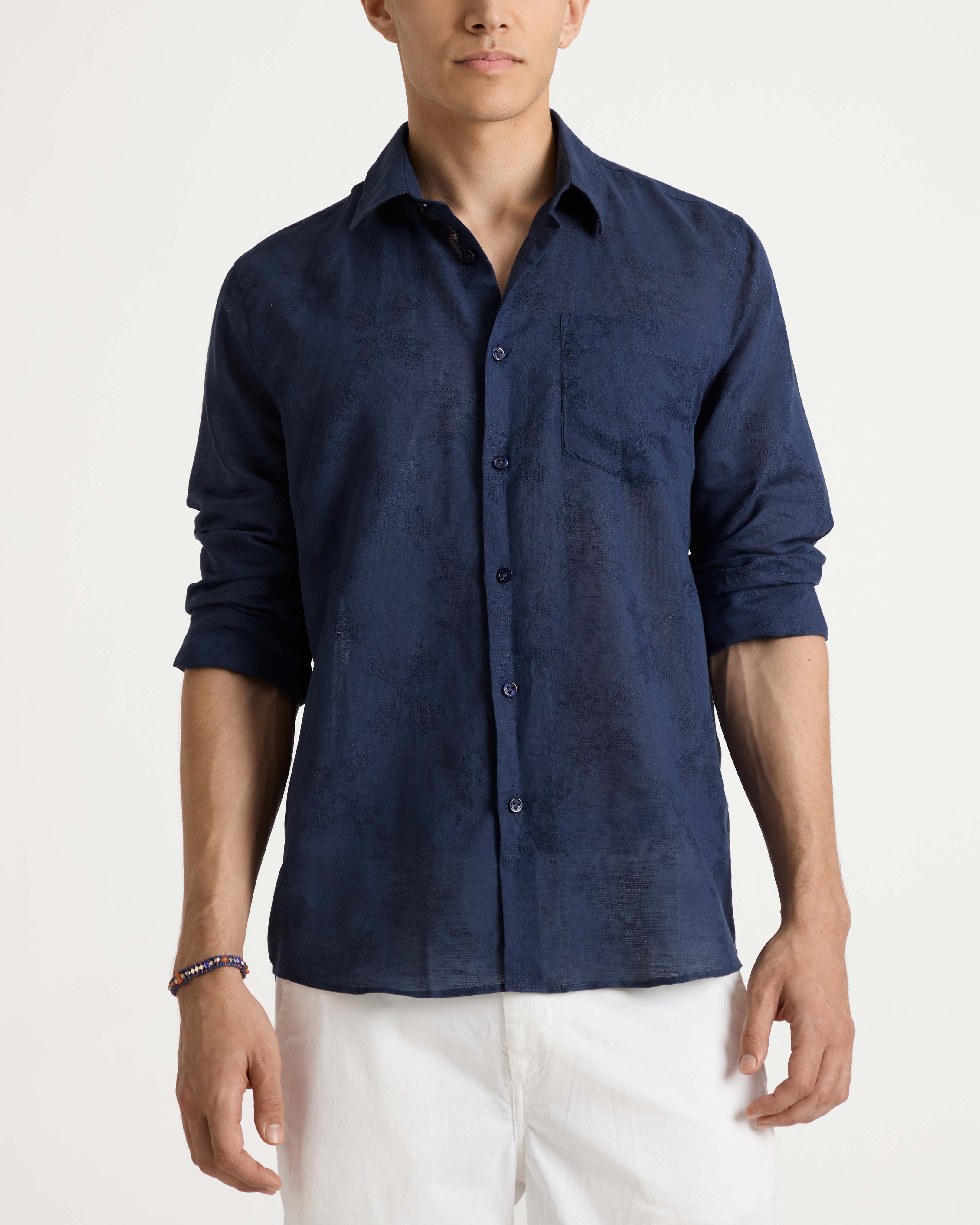 Camisa de lino y algodón Turtle Monogram para hombre AZUL MARINO frontworn view