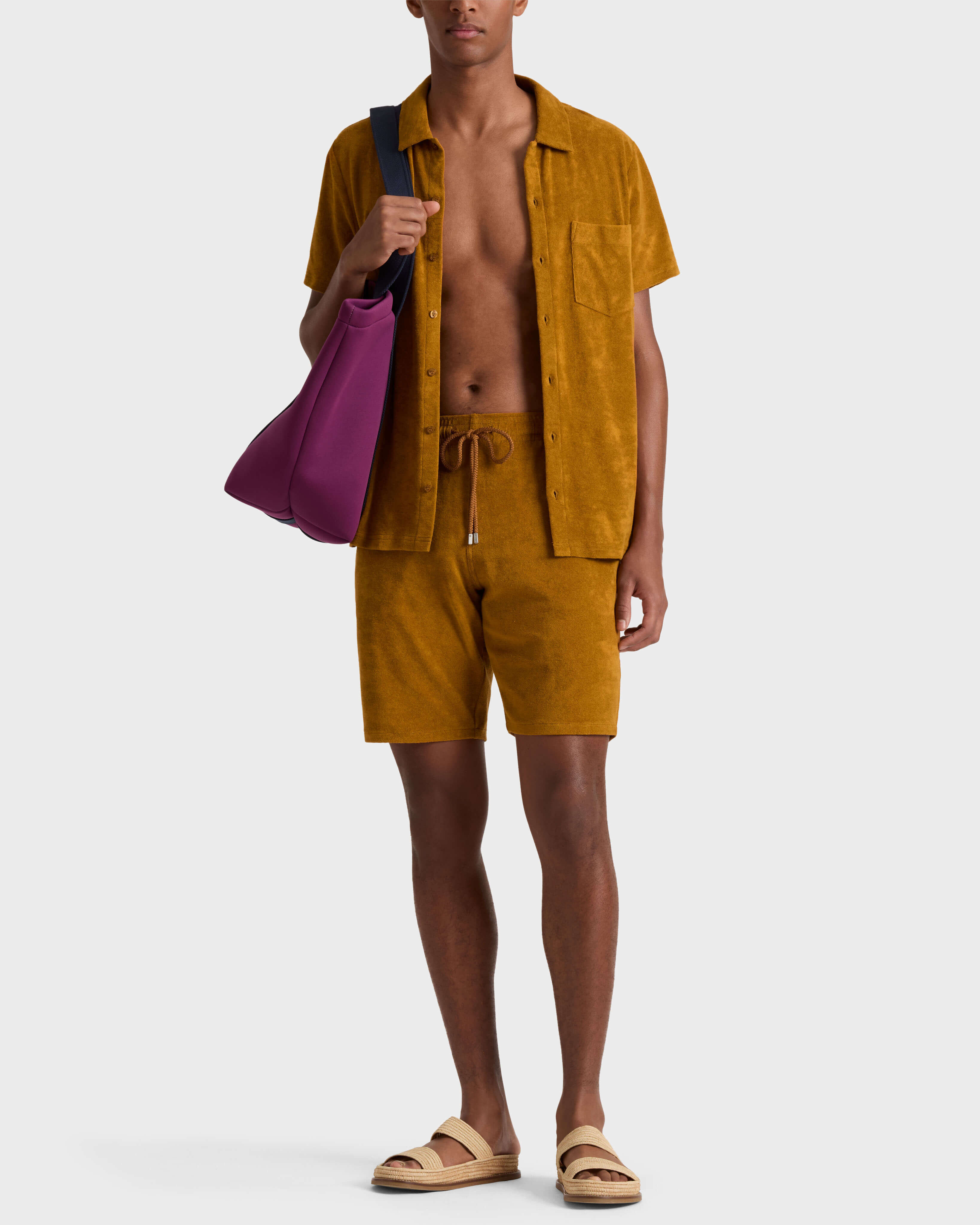 Bermudas de felpa de color liso unisex MUD frontworn view