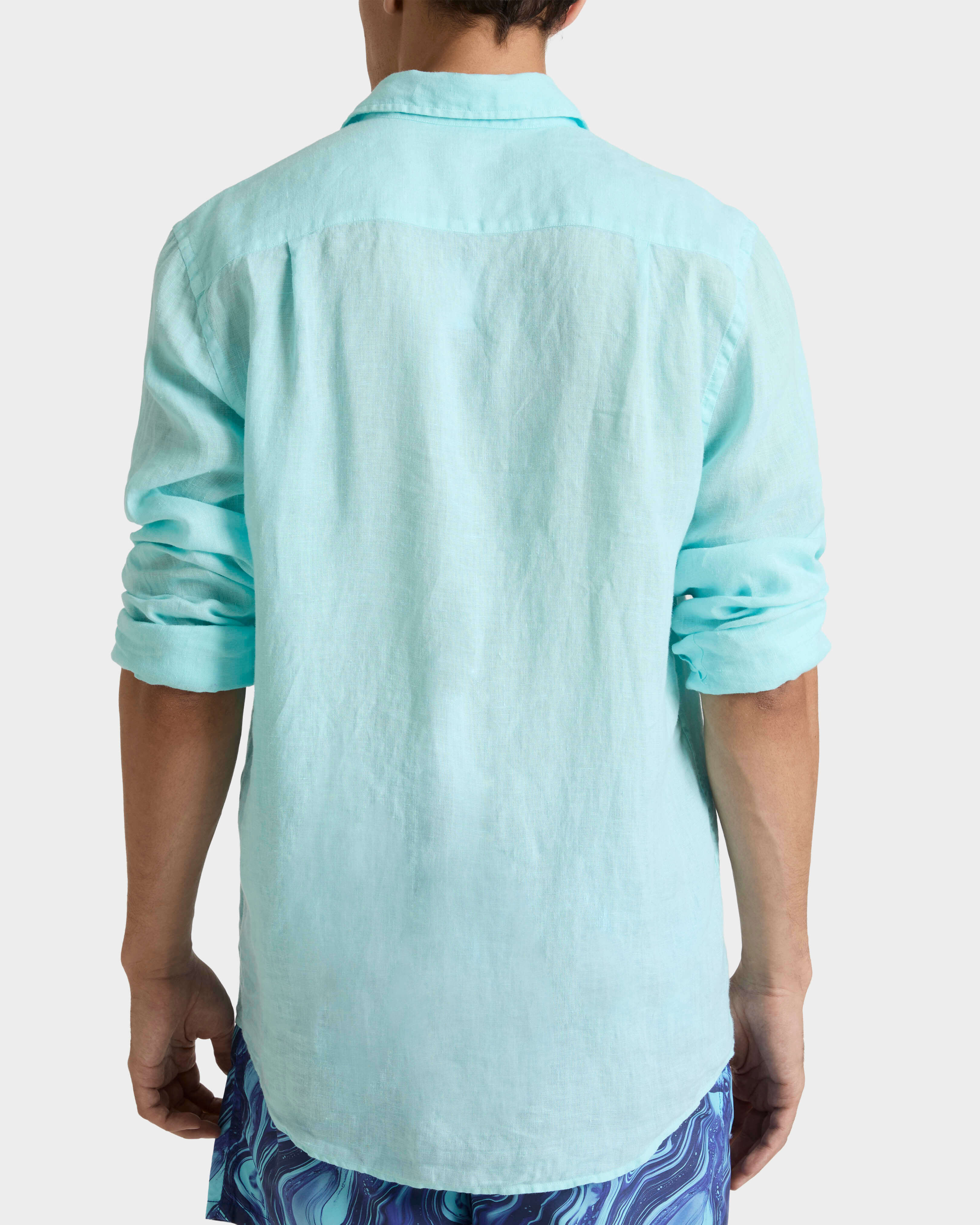 Camisa de lino lisa para hombre OXYGENE backworn view