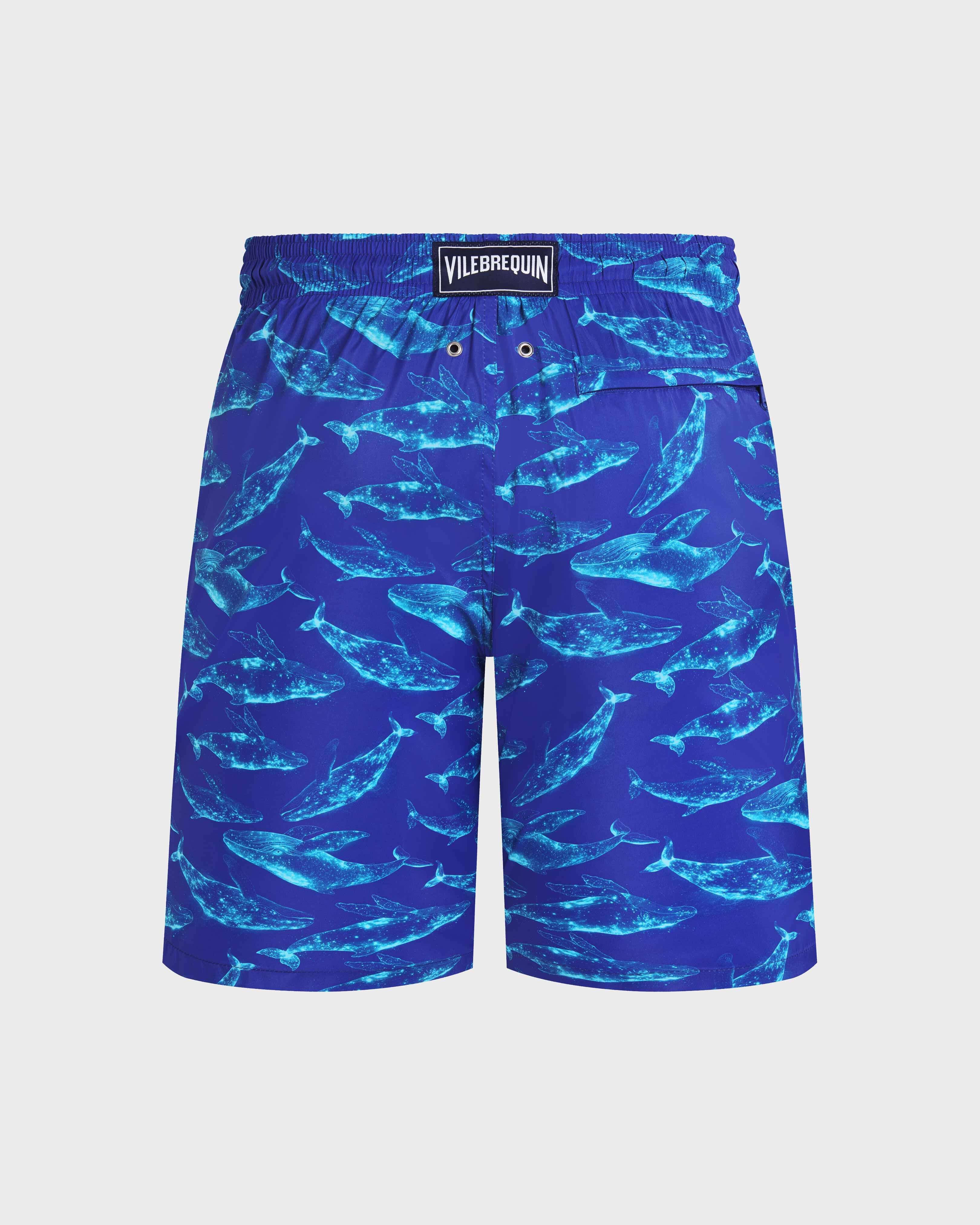 Bañador largo ultraligero y plegable con estampado Sparkling Whales para hombre VERSAILLES back view