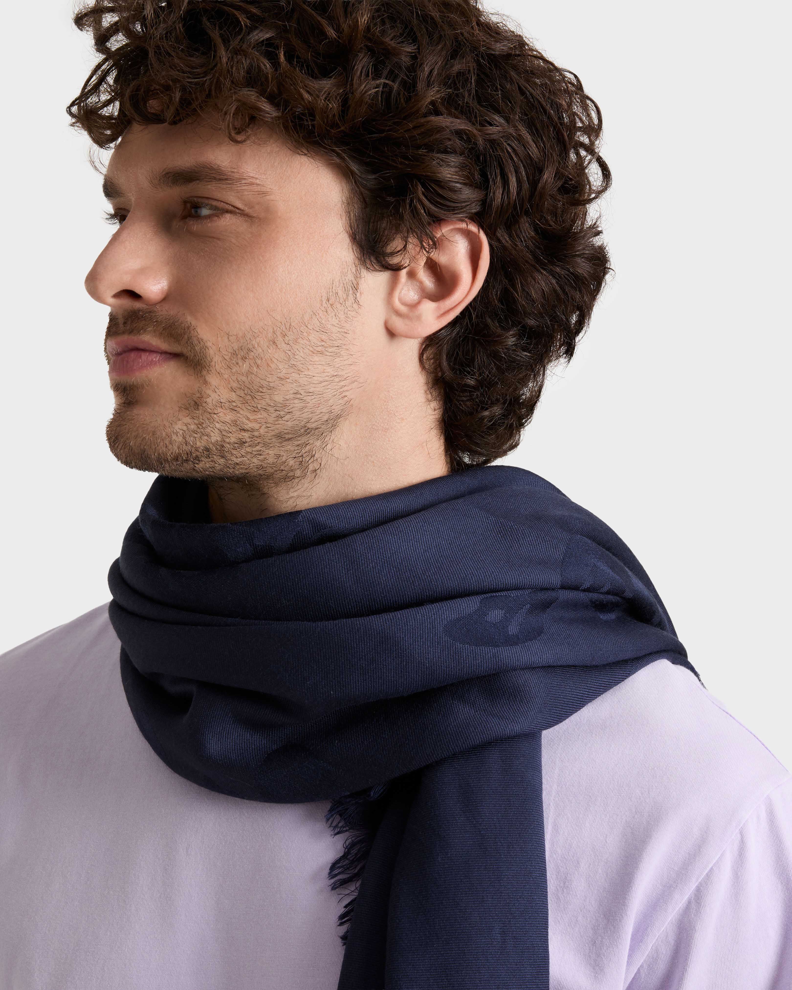 Ronde des Tortues Scarf NAVY frontworn view